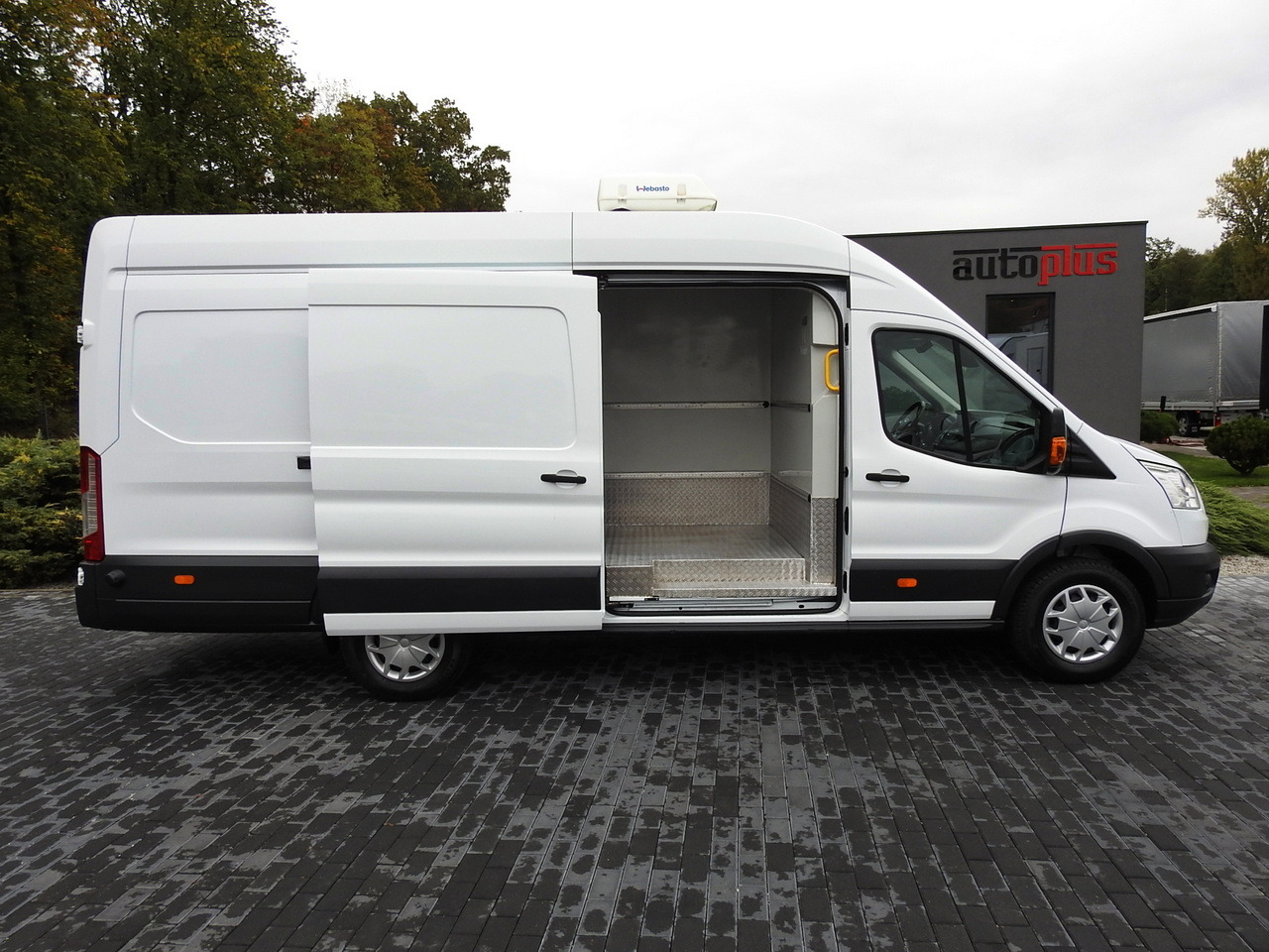 Frigorífico furgoneta FORD TRANSIT REFRIGERATOR VAN 0*C HEATING FUNCTION POWER SUPPLY 230V CRUISE CONTROL NAVIGATION AIR CONDITIONING LED LIGHTS 130HP: foto 8 Frigorífico furgoneta FORD TRANSIT REFRIGERATOR VAN 0*C HEATING FUNCTION POWER SUPPLY 230V CRUISE CONTROL NAVIGATION AIR CONDITIONING LED LIGHTS 130HP: foto 8