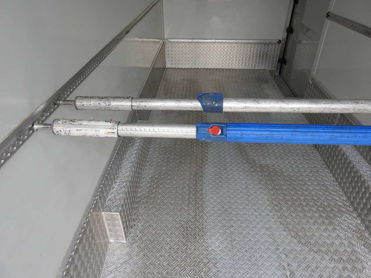 Frigorífico furgoneta FORD TRANSIT REFRIGERATOR VAN 0*C HEATING FUNCTION POWER SUPPLY 230V CRUISE CONTROL NAVIGATION AIR CONDITIONING LED LIGHTS 130HP: foto 29 Frigorífico furgoneta FORD TRANSIT REFRIGERATOR VAN 0*C HEATING FUNCTION POWER SUPPLY 230V CRUISE CONTROL NAVIGATION AIR CONDITIONING LED LIGHTS 130HP: foto 29