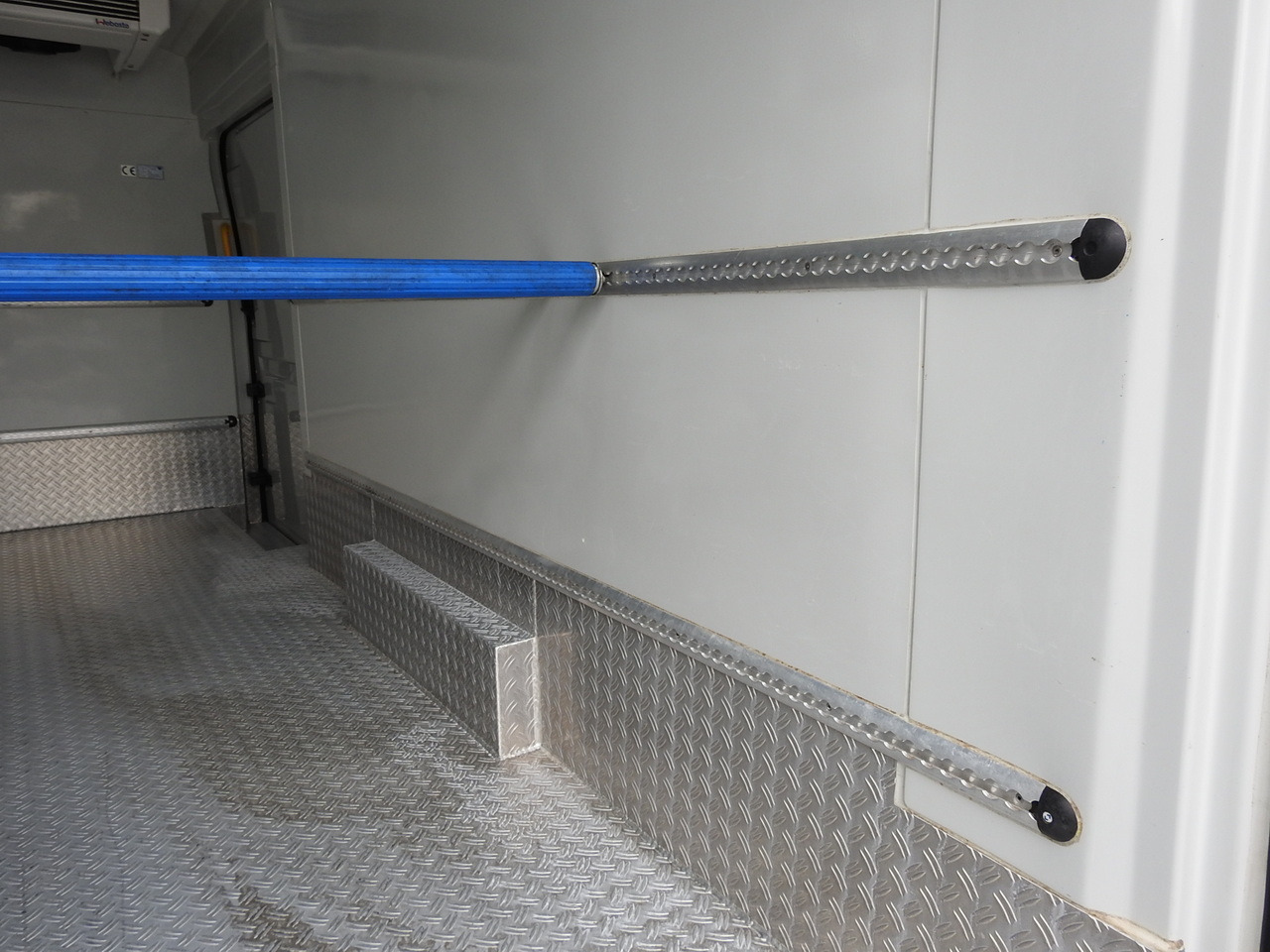 Frigorífico furgoneta FORD TRANSIT REFRIGERATOR VAN 0*C HEATING FUNCTION POWER SUPPLY 230V CRUISE CONTROL NAVIGATION AIR CONDITIONING LED LIGHTS 130HP: foto 28 Frigorífico furgoneta FORD TRANSIT REFRIGERATOR VAN 0*C HEATING FUNCTION POWER SUPPLY 230V CRUISE CONTROL NAVIGATION AIR CONDITIONING LED LIGHTS 130HP: foto 28