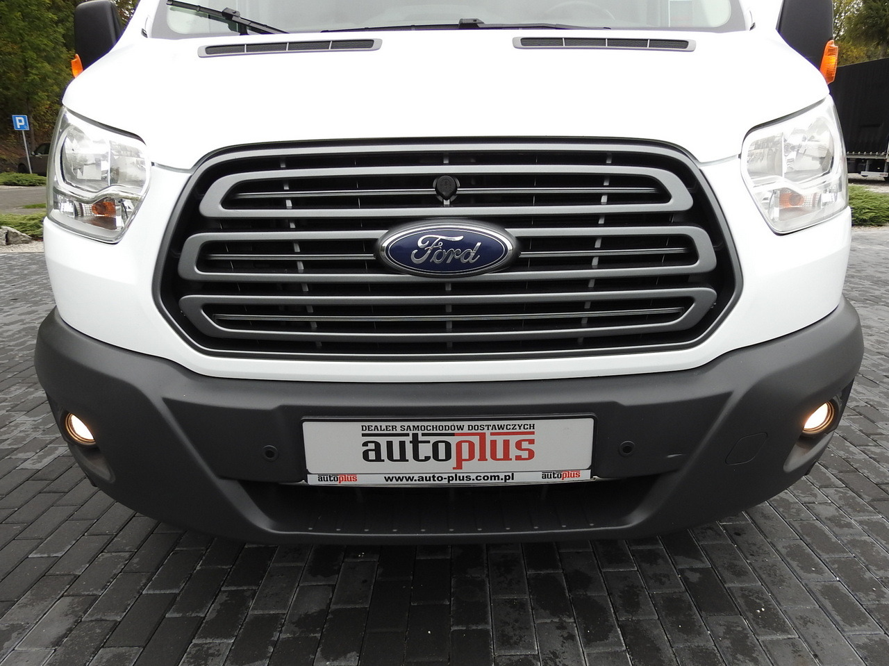 Frigorífico furgoneta FORD TRANSIT REFRIGERATOR VAN 0*C HEATING FUNCTION POWER SUPPLY 230V CRUISE CONTROL NAVIGATION AIR CONDITIONING LED LIGHTS 130HP: foto 15 Frigorífico furgoneta FORD TRANSIT REFRIGERATOR VAN 0*C HEATING FUNCTION POWER SUPPLY 230V CRUISE CONTROL NAVIGATION AIR CONDITIONING LED LIGHTS 130HP: foto 15