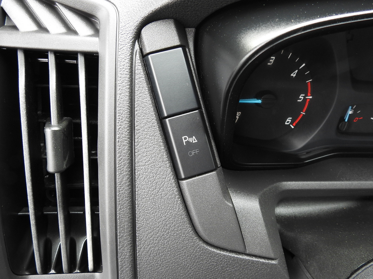 Frigorífico furgoneta FORD TRANSIT REFRIGERATOR VAN 0*C HEATING FUNCTION POWER SUPPLY 230V CRUISE CONTROL NAVIGATION AIR CONDITIONING LED LIGHTS 130HP: foto 49 Frigorífico furgoneta FORD TRANSIT REFRIGERATOR VAN 0*C HEATING FUNCTION POWER SUPPLY 230V CRUISE CONTROL NAVIGATION AIR CONDITIONING LED LIGHTS 130HP: foto 49