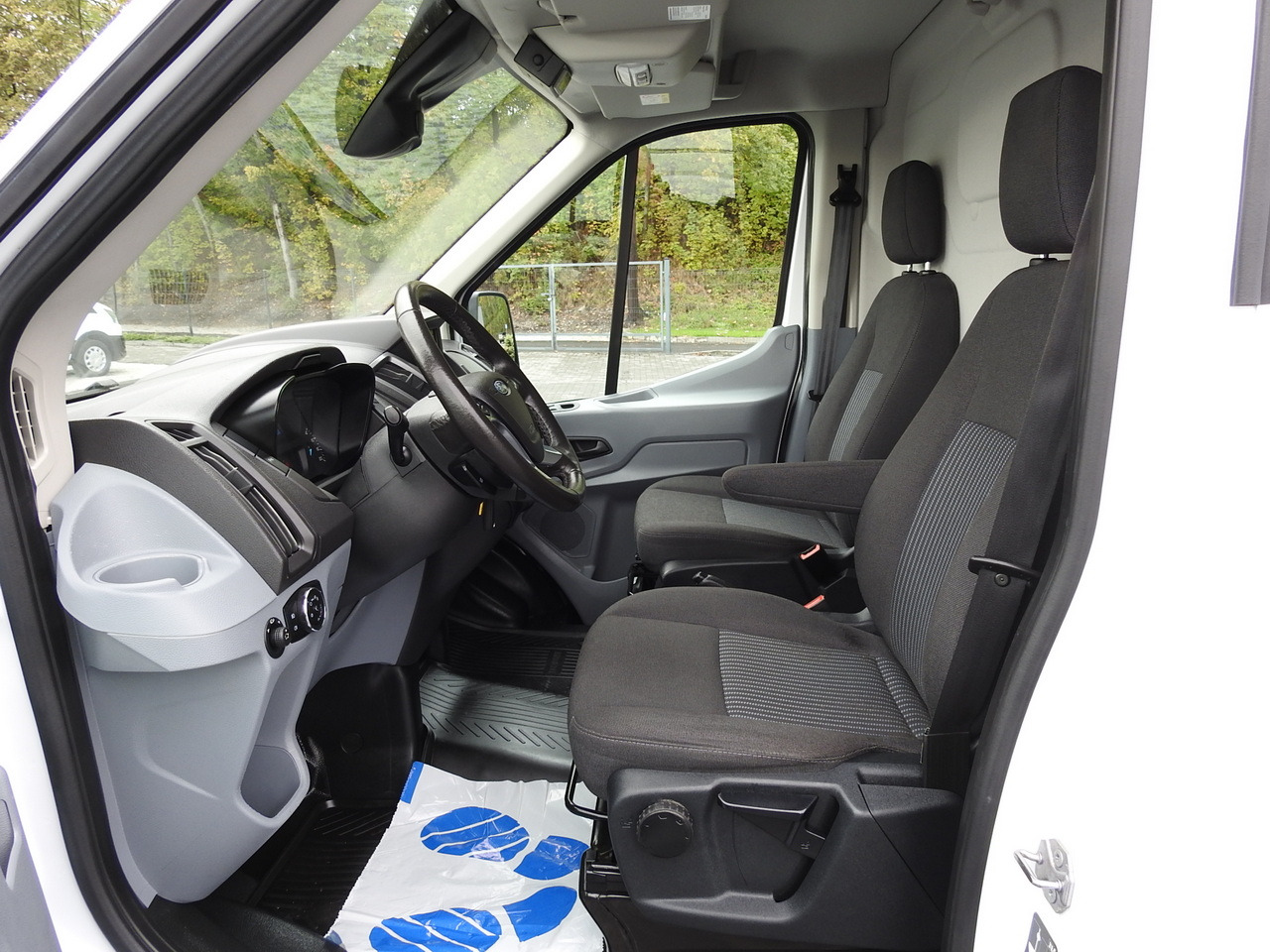 Frigorífico furgoneta FORD TRANSIT REFRIGERATOR VAN 0*C HEATING FUNCTION POWER SUPPLY 230V CRUISE CONTROL NAVIGATION AIR CONDITIONING LED LIGHTS 130HP: foto 36 Frigorífico furgoneta FORD TRANSIT REFRIGERATOR VAN 0*C HEATING FUNCTION POWER SUPPLY 230V CRUISE CONTROL NAVIGATION AIR CONDITIONING LED LIGHTS 130HP: foto 36