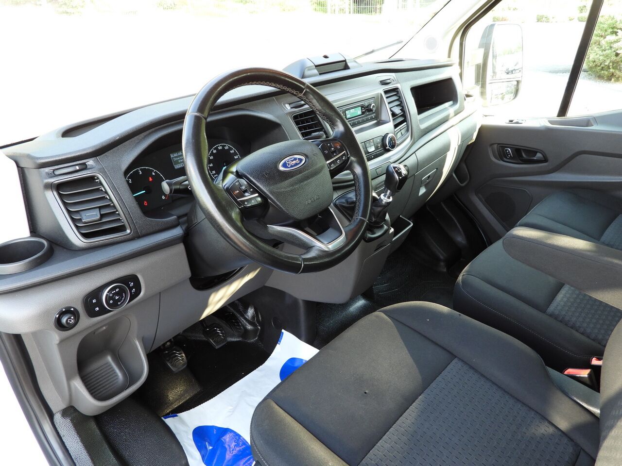 FORD TRANSIT STAKE BODY DOUBLE CABIN DOKA 7 SEATS TWIN WHEELS AIR CONDITIONING 130HP - Caja abierta furgoneta: foto 2 FORD TRANSIT STAKE BODY DOUBLE CABIN DOKA 7 SEATS TWIN WHEELS AIR CONDITIONING 130HP - Caja abierta furgoneta: foto 2