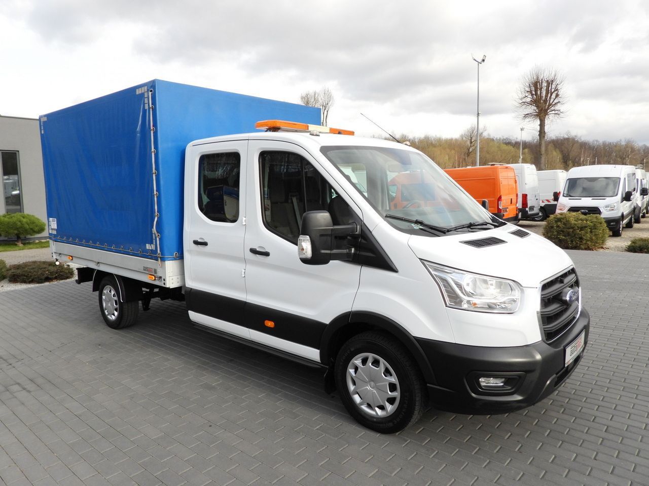 FORD TRANSIT STAKE BODY TARPAULIN DOUBLE CABIN DOKA 7 SEATS CRUISE CONTROL LED LIGHTS AIR CONDITIONING 130HP - Caja abierta furgoneta: foto 4 FORD TRANSIT STAKE BODY TARPAULIN DOUBLE CABIN DOKA 7 SEATS CRUISE CONTROL LED LIGHTS AIR CONDITIONING 130HP - Caja abierta furgoneta: foto 4