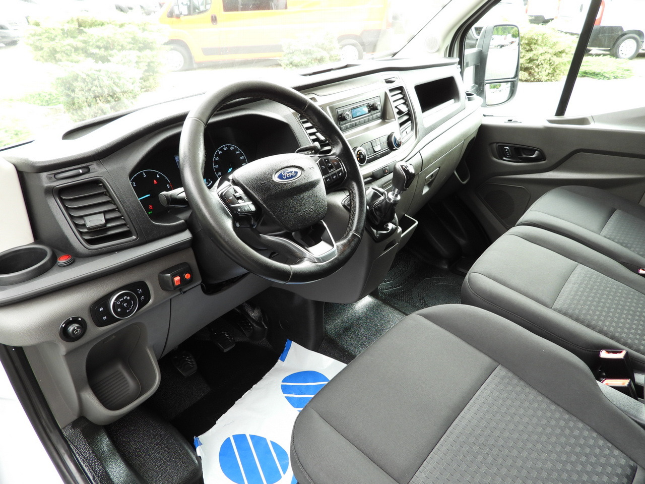 FORD TRANSIT TARPAULIN 8 PALLETS CRUISE CONTROL LED LIGHTS TWIN WHEELS AIR CONDITIONING 130HP - Furgoneta con caja de lona: foto 2 FORD TRANSIT TARPAULIN 8 PALLETS CRUISE CONTROL LED LIGHTS TWIN WHEELS AIR CONDITIONING 130HP - Furgoneta con caja de lona: foto 2