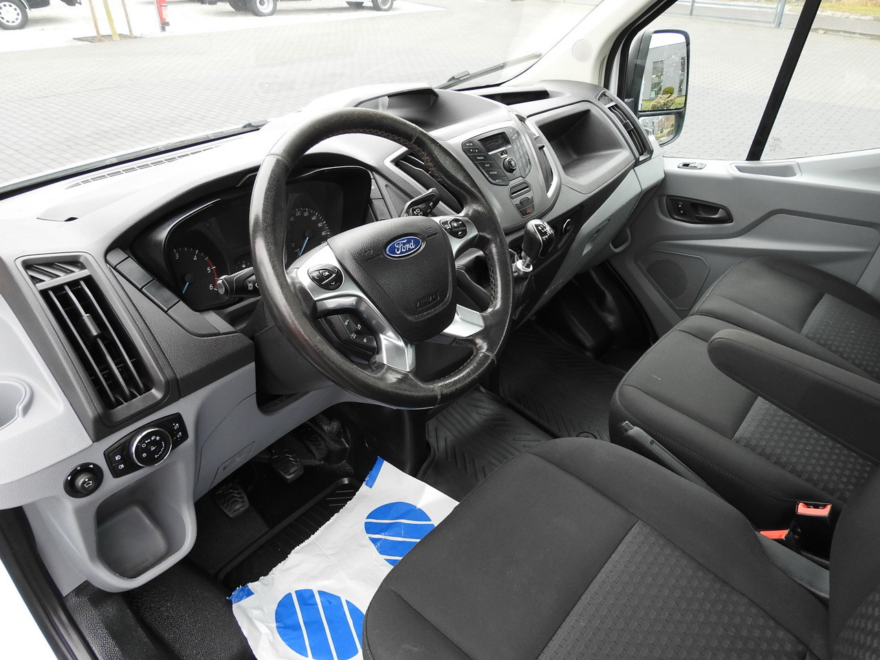 FORD TRANSIT TIPPER CRUISE CONTROL AIR CONDITIONING TWIN WHEELS 170HP - Volquete furgoneta: foto 2 FORD TRANSIT TIPPER CRUISE CONTROL AIR CONDITIONING TWIN WHEELS 170HP - Volquete furgoneta: foto 2