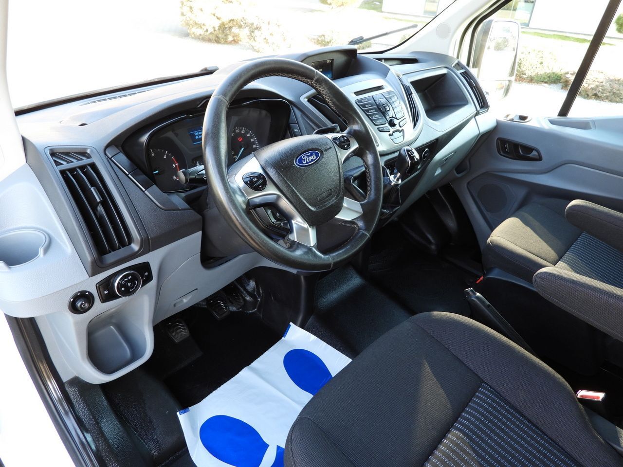 FORD TRANSIT TIPPER DOUBLE CABIN DOKA 6 SEATS CRUISE CONTROL LED LIGHTS TWIN WHEELS AIR CONDITIONING 170HP - Volquete furgoneta: foto 2 FORD TRANSIT TIPPER DOUBLE CABIN DOKA 6 SEATS CRUISE CONTROL LED LIGHTS TWIN WHEELS AIR CONDITIONING 170HP - Volquete furgoneta: foto 2