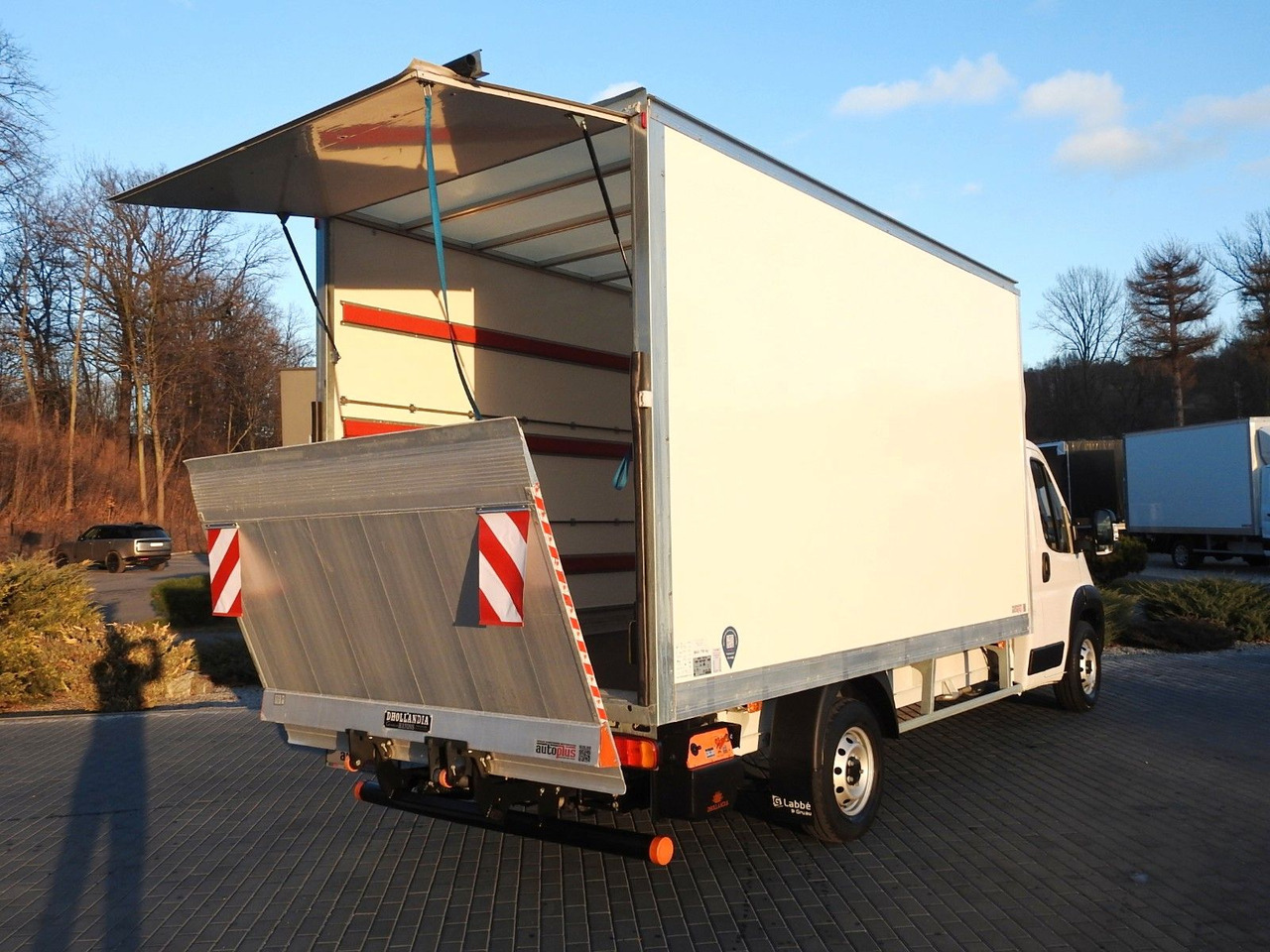 Fiat DUCATO KOFFER AUFZUG 8 PALETTEN TEMPOMAT - Furgoneta: foto 3 Fiat DUCATO KOFFER AUFZUG 8 PALETTEN TEMPOMAT - Furgoneta: foto 3