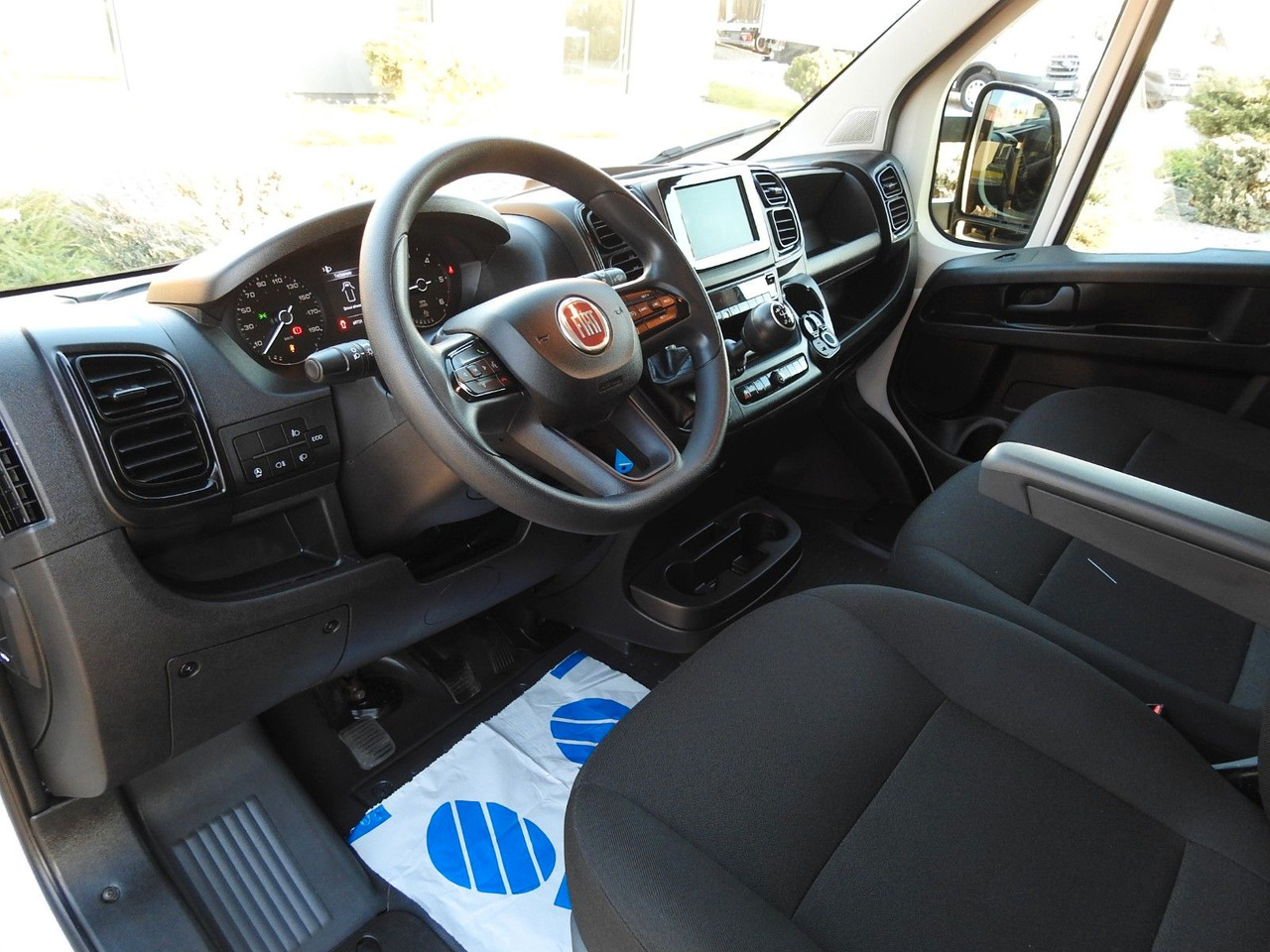 Fiat DUCATO KOFFER AUFZUG 8 PALETTEN TEMPOMAT - Furgoneta: foto 2 Fiat DUCATO KOFFER AUFZUG 8 PALETTEN TEMPOMAT - Furgoneta: foto 2