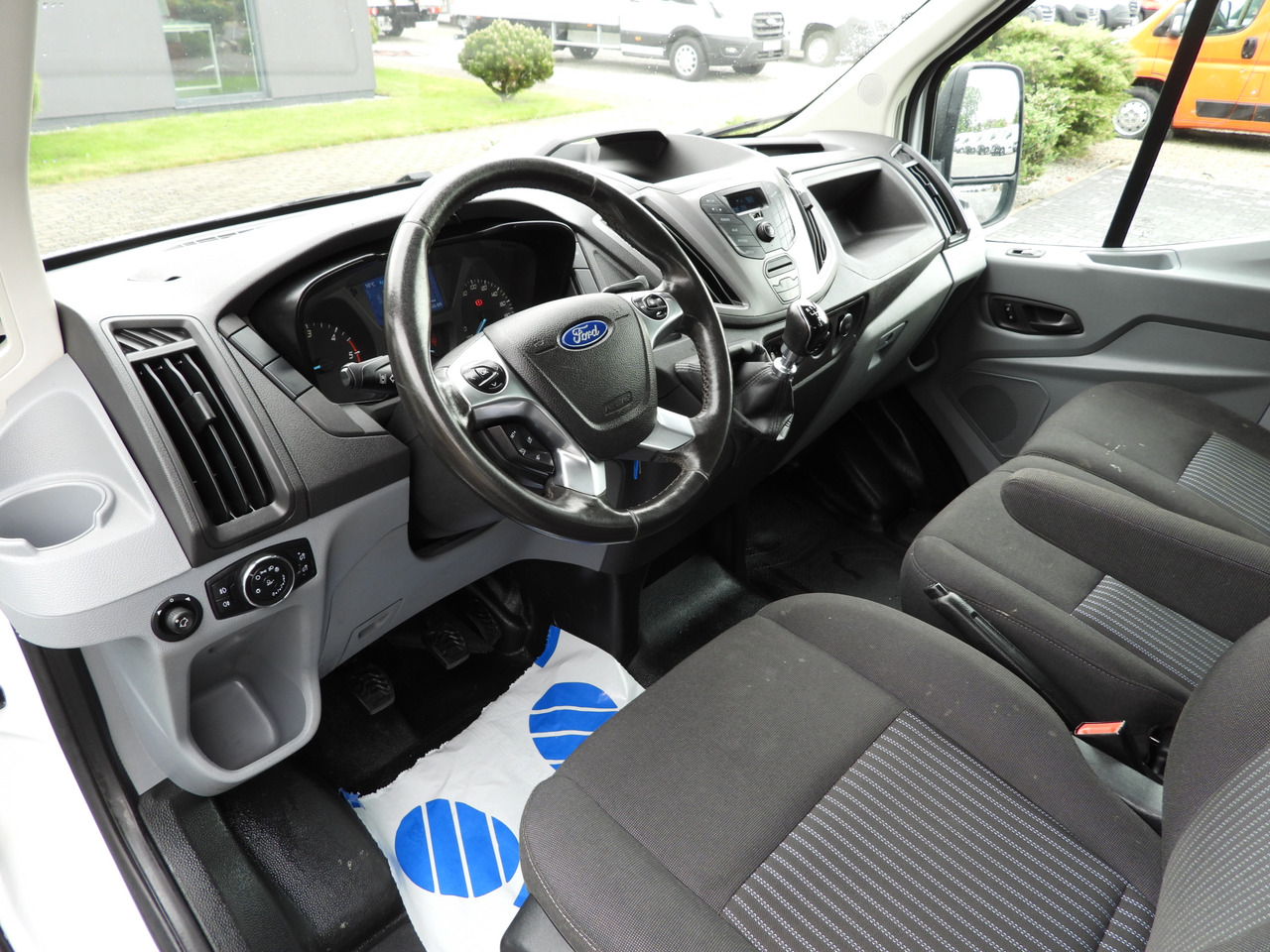 Ford TRANSIT KIPPER DOPPELKABINE DOKA 6 SITZE - Volquete furgoneta, Furgoneta combi: foto 2 Ford TRANSIT KIPPER DOPPELKABINE DOKA 6 SITZE - Volquete furgoneta, Furgoneta combi: foto 2