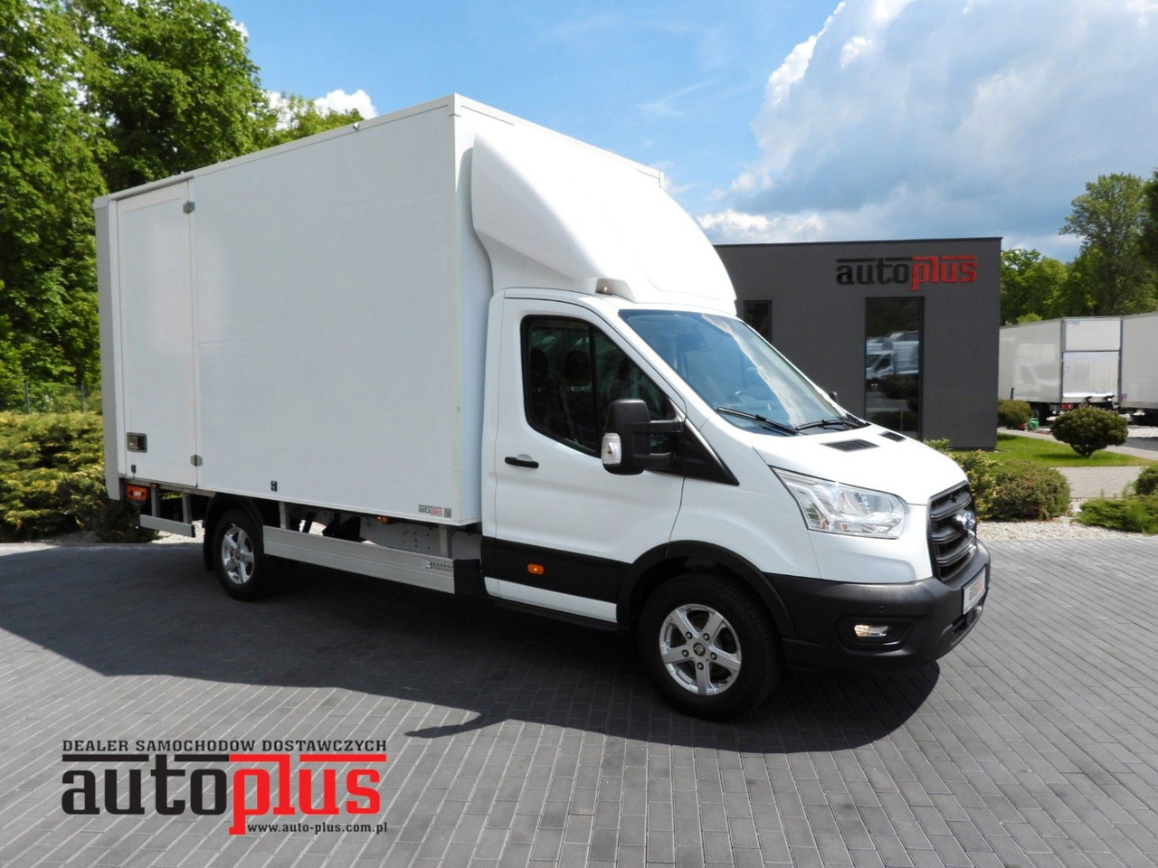 Ford TRANSIT KOFFER AUFZUG 8 PALETTEN TEMPOMAT - Furgoneta: foto 1 Ford TRANSIT KOFFER AUFZUG 8 PALETTEN TEMPOMAT - Furgoneta: foto 1