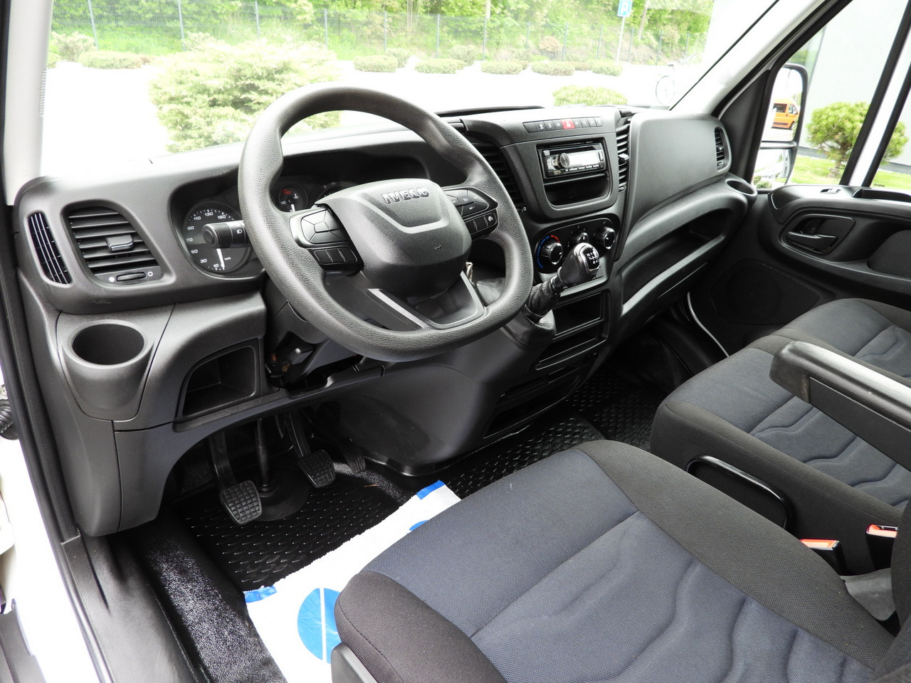 IVECO DAILY 35C14 TIPPER CRUISE CONTROL TWIN WHEELS 140HP - Volquete furgoneta: foto 2 IVECO DAILY 35C14 TIPPER CRUISE CONTROL TWIN WHEELS 140HP - Volquete furgoneta: foto 2