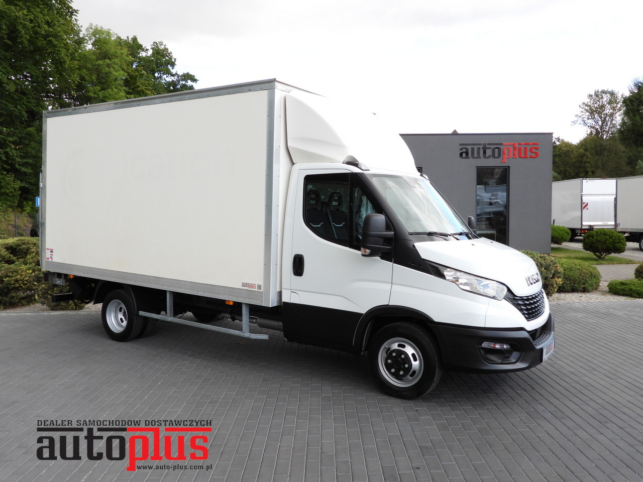 IVECO DAILY 35C16 BOX LIFT 8 PALLETS CRUISE CONTROL TWIN WHEELS AIR CONDITIONING 160HP - Furgoneta: foto 1 IVECO DAILY 35C16 BOX LIFT 8 PALLETS CRUISE CONTROL TWIN WHEELS AIR CONDITIONING 160HP - Furgoneta: foto 1