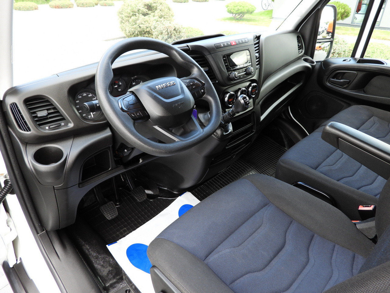 IVECO DAILY 35C16 BOX LIFT 8 PALLETS CRUISE CONTROL TWIN WHEELS AIR CONDITIONING 160HP - Furgoneta: foto 2 IVECO DAILY 35C16 BOX LIFT 8 PALLETS CRUISE CONTROL TWIN WHEELS AIR CONDITIONING 160HP - Furgoneta: foto 2