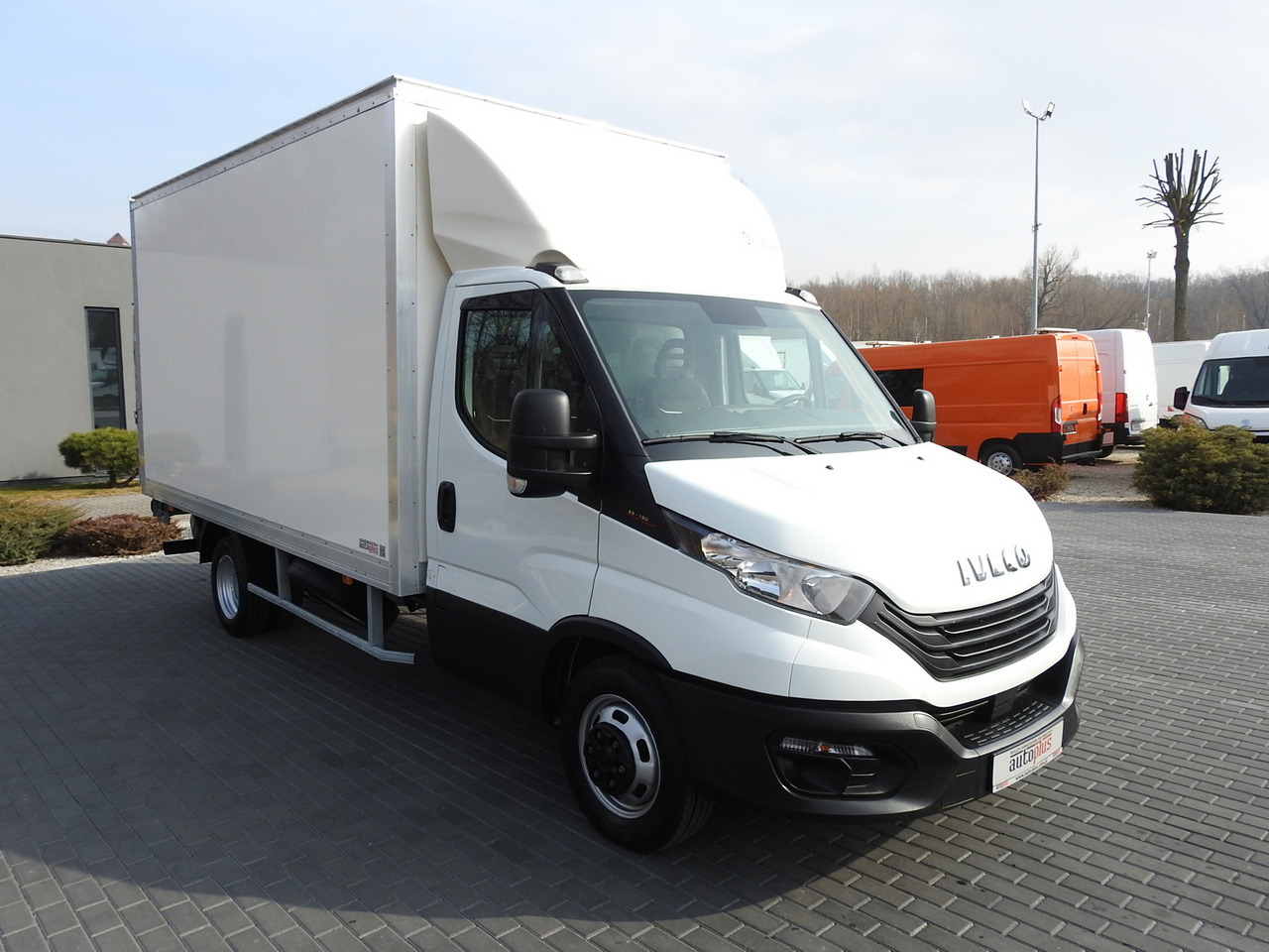 IVECO DAILY 35C16 BOX LIFT 8 PALLETS CRUISE CONTROL TWIN WHEELS AIR CONDITIONING  160HP - Frigorífico furgoneta: foto 4 IVECO DAILY 35C16 BOX LIFT 8 PALLETS CRUISE CONTROL TWIN WHEELS AIR CONDITIONING  160HP - Frigorífico furgoneta: foto 4