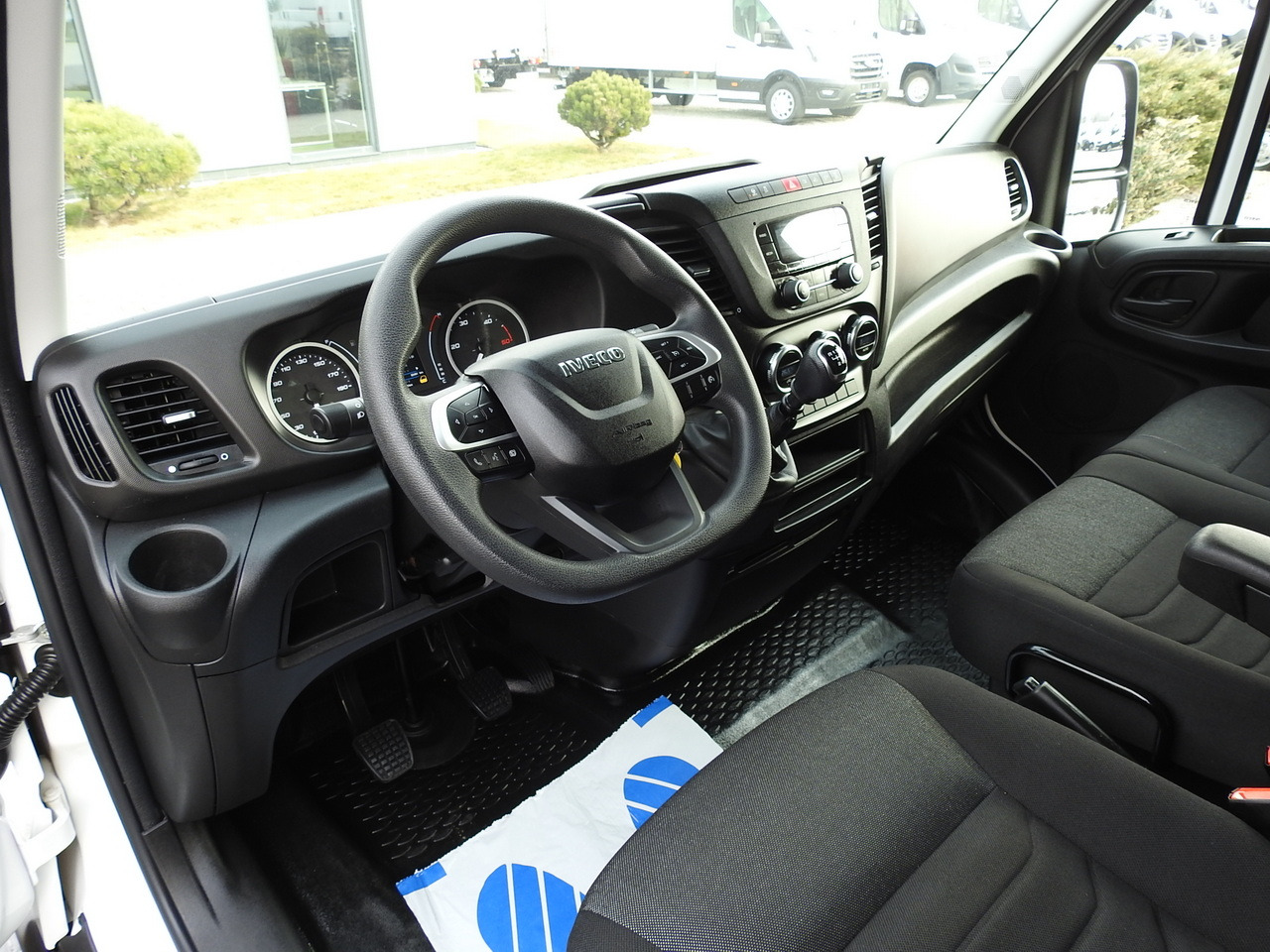 IVECO DAILY 35C16 BOX LIFT 8 PALLETS CRUISE CONTROL TWIN WHEELS AIR CONDITIONING  160HP - Frigorífico furgoneta: foto 2 IVECO DAILY 35C16 BOX LIFT 8 PALLETS CRUISE CONTROL TWIN WHEELS AIR CONDITIONING  160HP - Frigorífico furgoneta: foto 2