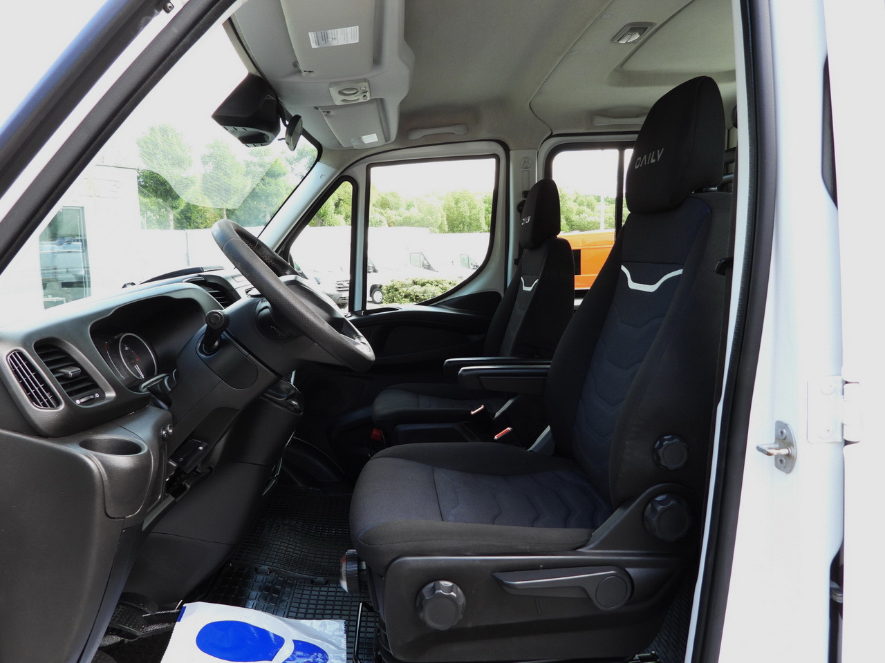 Volquete furgoneta IVECO DAILY 35C16 TIPPER DOUBLE CABIN DOKA 6 SEATS CRUISE CONTROL NAVIGATION TWIN WHEELS AIR CONDITIONING  160HP: foto 24