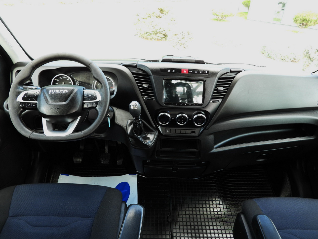 Volquete furgoneta IVECO DAILY 35C16 TIPPER DOUBLE CABIN DOKA 6 SEATS CRUISE CONTROL NAVIGATION TWIN WHEELS AIR CONDITIONING  160HP: foto 31