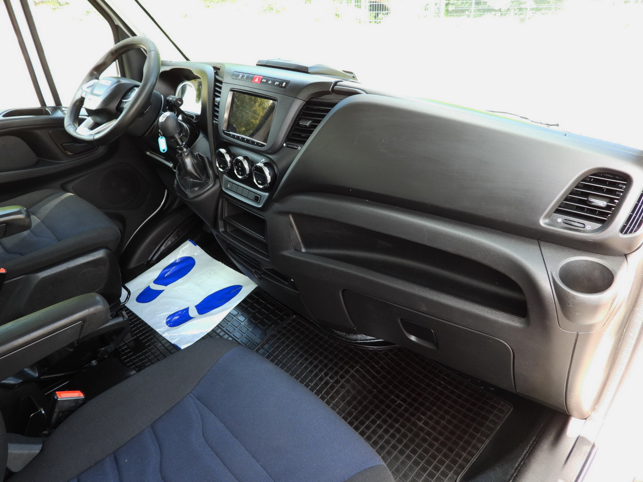Volquete furgoneta IVECO DAILY 35C16 TIPPER DOUBLE CABIN DOKA 6 SEATS CRUISE CONTROL NAVIGATION TWIN WHEELS AIR CONDITIONING  160HP: foto 37