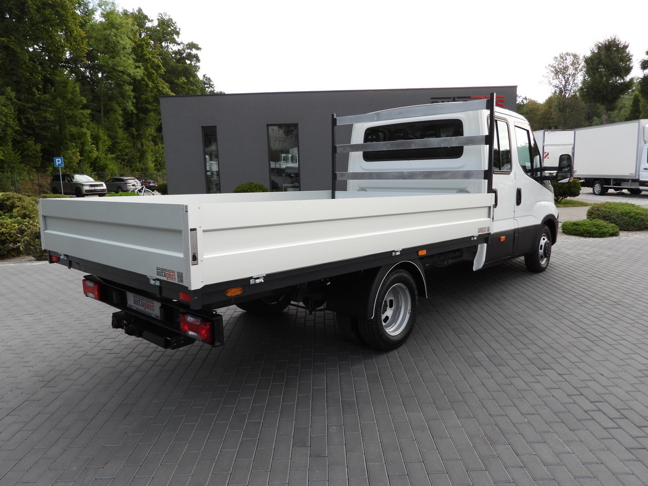 IVECO DAILY 35C17 STAKE BODY DOUBLE CABIN DOKA 7 SEATS CRUISE CONTROL TWIN WHEELS AIR CONDITIONING 170HP - Caja abierta furgoneta: foto 3 IVECO DAILY 35C17 STAKE BODY DOUBLE CABIN DOKA 7 SEATS CRUISE CONTROL TWIN WHEELS AIR CONDITIONING 170HP - Caja abierta furgoneta: foto 3