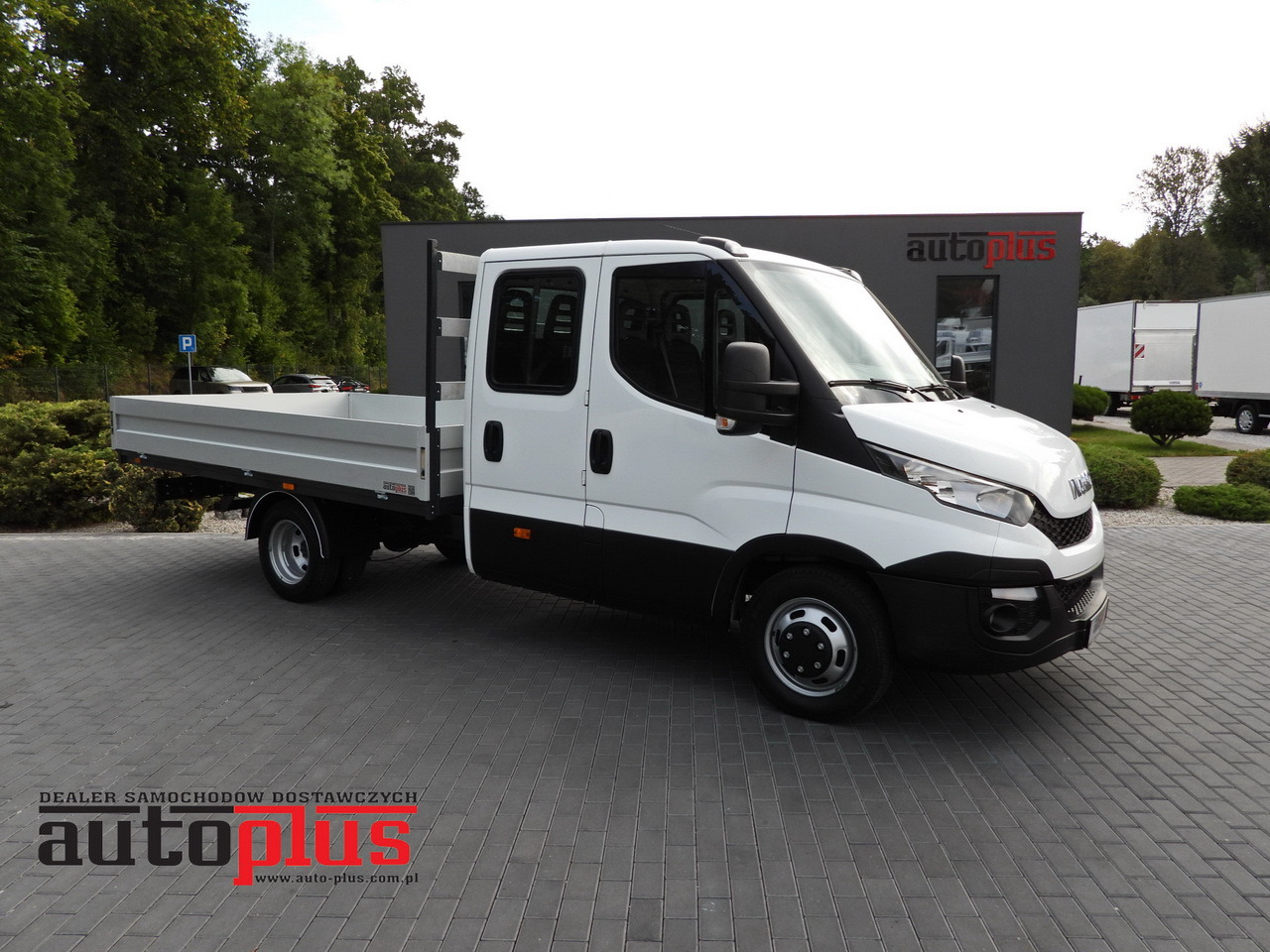 IVECO DAILY 35C17 STAKE BODY DOUBLE CABIN DOKA 7 SEATS CRUISE CONTROL TWIN WHEELS AIR CONDITIONING 170HP - Caja abierta furgoneta: foto 1 IVECO DAILY 35C17 STAKE BODY DOUBLE CABIN DOKA 7 SEATS CRUISE CONTROL TWIN WHEELS AIR CONDITIONING 170HP - Caja abierta furgoneta: foto 1