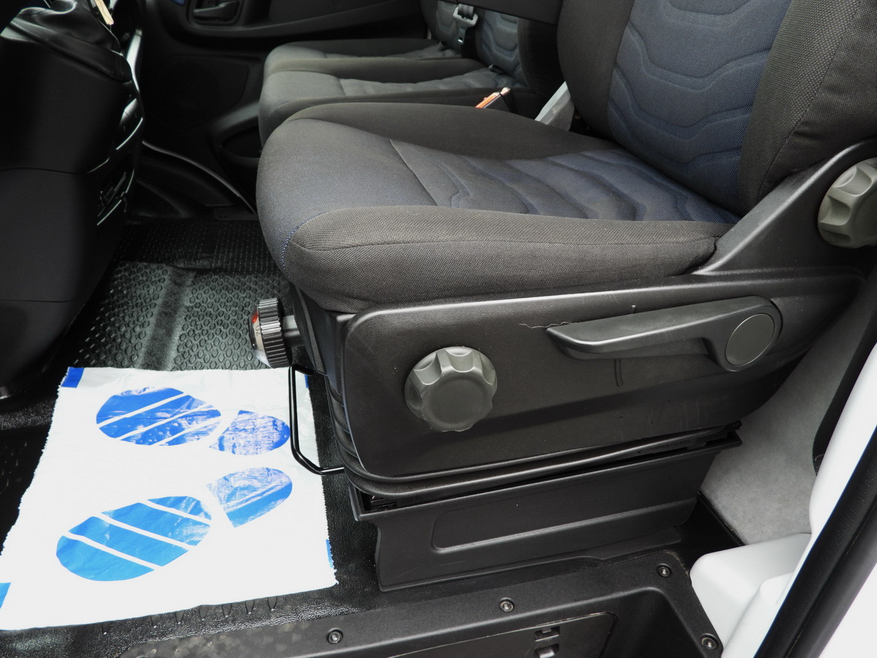 Frigorífico furgoneta IVECO DAILY 35S14 REFRIGERATOR VAN 0*C POWER SUPPLY 230V CRUISE CONTROL AUTOMATIC TRANSMISSION HI-MATIC AIR CONDITIONING  140HP: foto 35