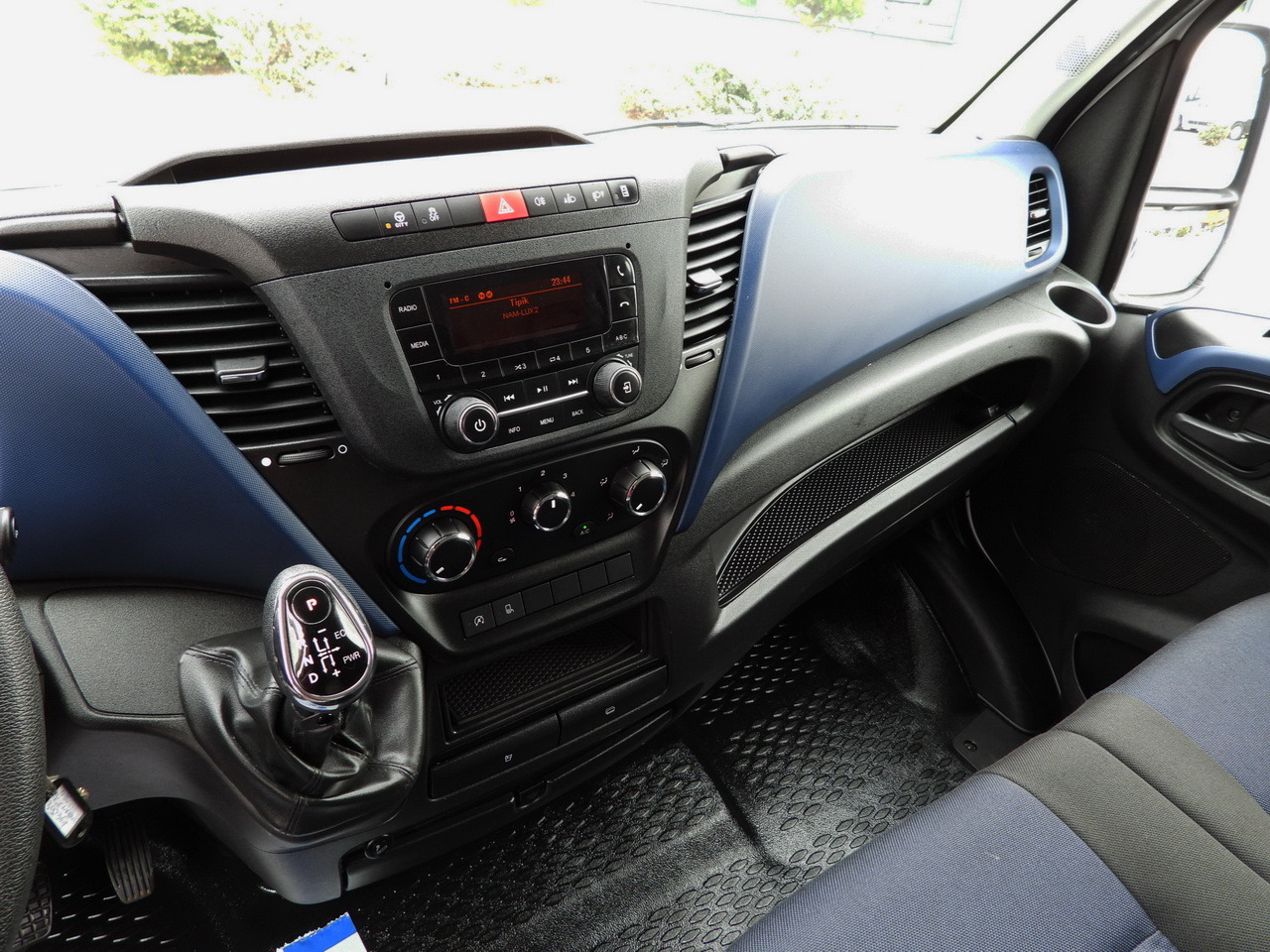 Frigorífico furgoneta IVECO DAILY 35S14 REFRIGERATOR VAN 0*C POWER SUPPLY 230V CRUISE CONTROL AUTOMATIC TRANSMISSION HI-MATIC AIR CONDITIONING  140HP: foto 40