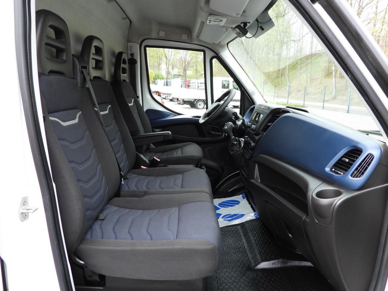 Frigorífico furgoneta IVECO DAILY 35S14 REFRIGERATOR VAN 0*C POWER SUPPLY 230V CRUISE CONTROL AUTOMATIC TRANSMISSION HI-MATIC AIR CONDITIONING  140HP: foto 46