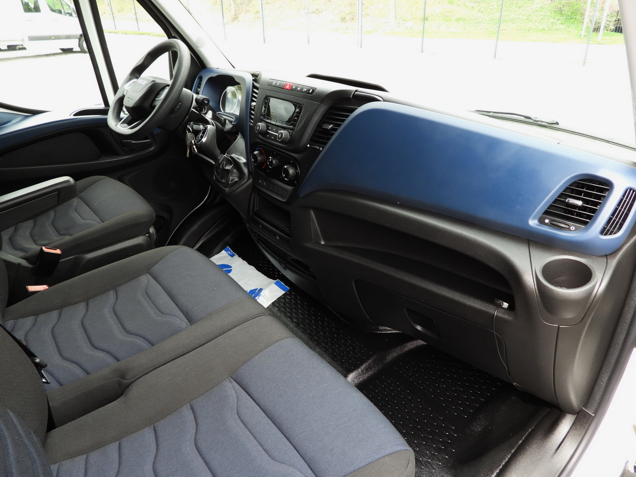 Frigorífico furgoneta IVECO DAILY 35S14 REFRIGERATOR VAN 0*C POWER SUPPLY 230V CRUISE CONTROL AUTOMATIC TRANSMISSION HI-MATIC AIR CONDITIONING  140HP: foto 48