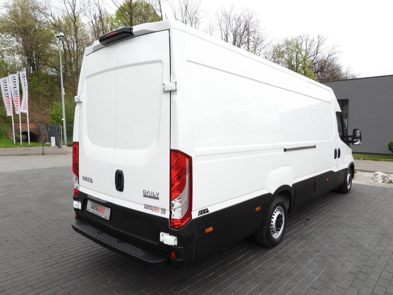 Frigorífico furgoneta IVECO DAILY 35S14 REFRIGERATOR VAN 0*C POWER SUPPLY 230V CRUISE CONTROL AUTOMATIC TRANSMISSION HI-MATIC AIR CONDITIONING  140HP: foto 14