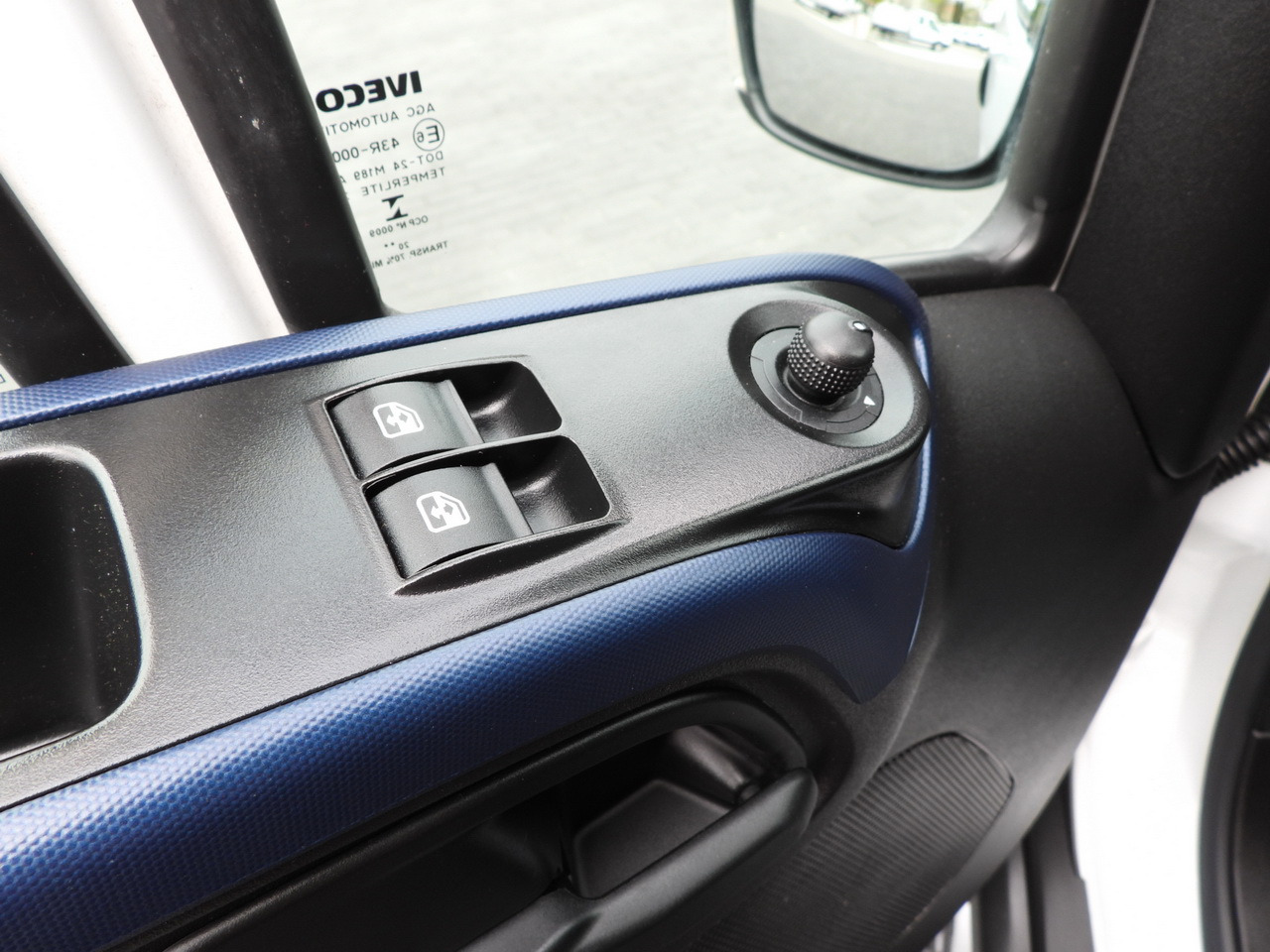 Frigorífico furgoneta IVECO DAILY 35S14 REFRIGERATOR VAN 0*C POWER SUPPLY 230V CRUISE CONTROL AUTOMATIC TRANSMISSION HI-MATIC AIR CONDITIONING  140HP: foto 36