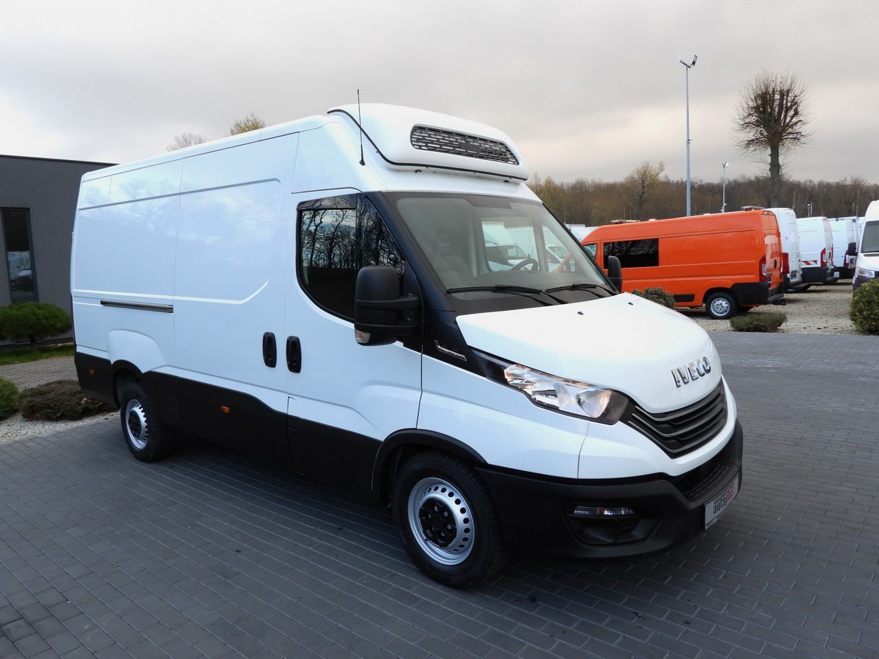 IVECO DAILY 35S14 REFRIGERATOR VAN 0*C POWER SUPPLY 230V NAVIGATION AUTOMATIC TRANSMISSION AIR CONDITIONING 140HP - Frigorífico furgoneta: foto 4 IVECO DAILY 35S14 REFRIGERATOR VAN 0*C POWER SUPPLY 230V NAVIGATION AUTOMATIC TRANSMISSION AIR CONDITIONING 140HP - Frigorífico furgoneta: foto 4