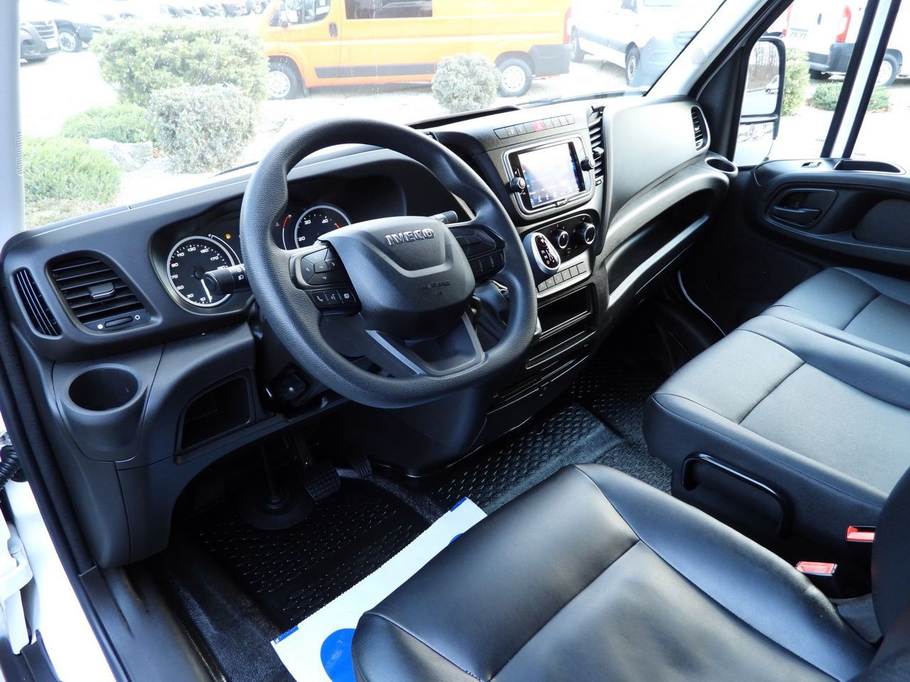 IVECO DAILY 35S14 REFRIGERATOR VAN 0*C POWER SUPPLY 230V NAVIGATION AUTOMATIC TRANSMISSION AIR CONDITIONING 140HP - Frigorífico furgoneta: foto 2 IVECO DAILY 35S14 REFRIGERATOR VAN 0*C POWER SUPPLY 230V NAVIGATION AUTOMATIC TRANSMISSION AIR CONDITIONING 140HP - Frigorífico furgoneta: foto 2