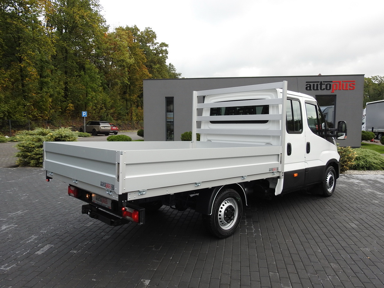 IVECO DAILY 35S15 STAKE BODY DOUBLE CABIN DOKA 7 SEATS AIR CONDITIONING 150HP - Caja abierta furgoneta: foto 3 IVECO DAILY 35S15 STAKE BODY DOUBLE CABIN DOKA 7 SEATS AIR CONDITIONING 150HP - Caja abierta furgoneta: foto 3