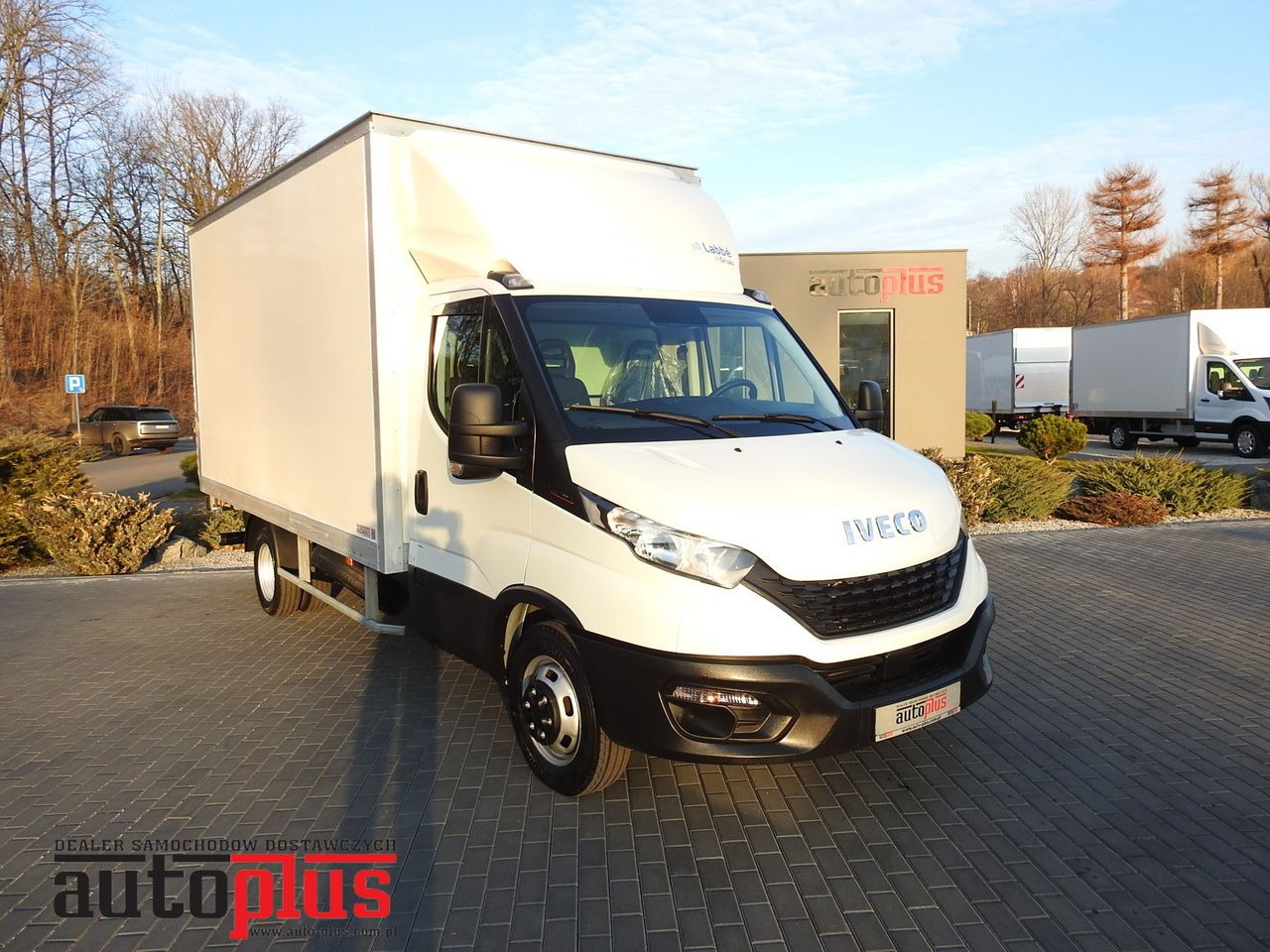 IVECO DAILY 35S16 BOX LIFT 8 PALLETS CRUISE CONTROL AIR CONDITIONING TWIN WHEELS 160HP - Furgoneta: foto 1 IVECO DAILY 35S16 BOX LIFT 8 PALLETS CRUISE CONTROL AIR CONDITIONING TWIN WHEELS 160HP - Furgoneta: foto 1