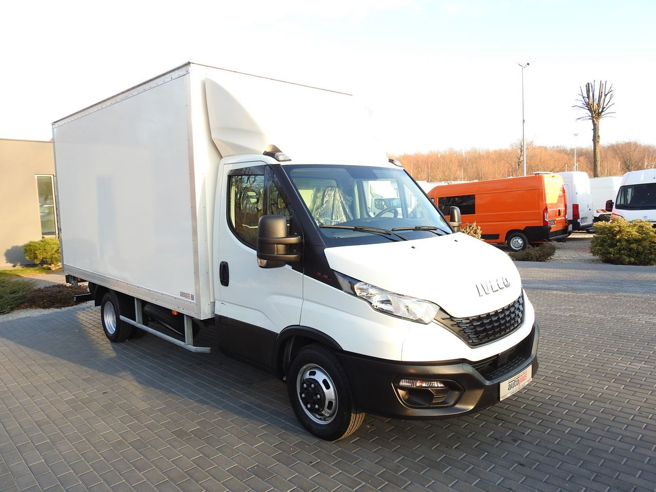 IVECO DAILY 35S16 BOX LIFT 8 PALLETS CRUISE CONTROL AIR CONDITIONING TWIN WHEELS 160HP - Furgoneta: foto 4 IVECO DAILY 35S16 BOX LIFT 8 PALLETS CRUISE CONTROL AIR CONDITIONING TWIN WHEELS 160HP - Furgoneta: foto 4