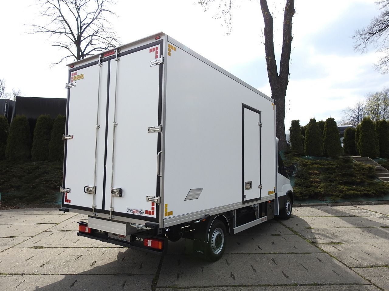 IVECO DAILY 35S16 NEW REGRIGERATOR BOX -10*C 8 PALLETS HEATING FUNCTION POWER SUPPLY 230V CRUISE CONTROL AIR CONDITIONING 160HP - Frigorífico furgoneta: foto 3 IVECO DAILY 35S16 NEW REGRIGERATOR BOX -10*C 8 PALLETS HEATING FUNCTION POWER SUPPLY 230V CRUISE CONTROL AIR CONDITIONING 160HP - Frigorífico furgoneta: foto 3