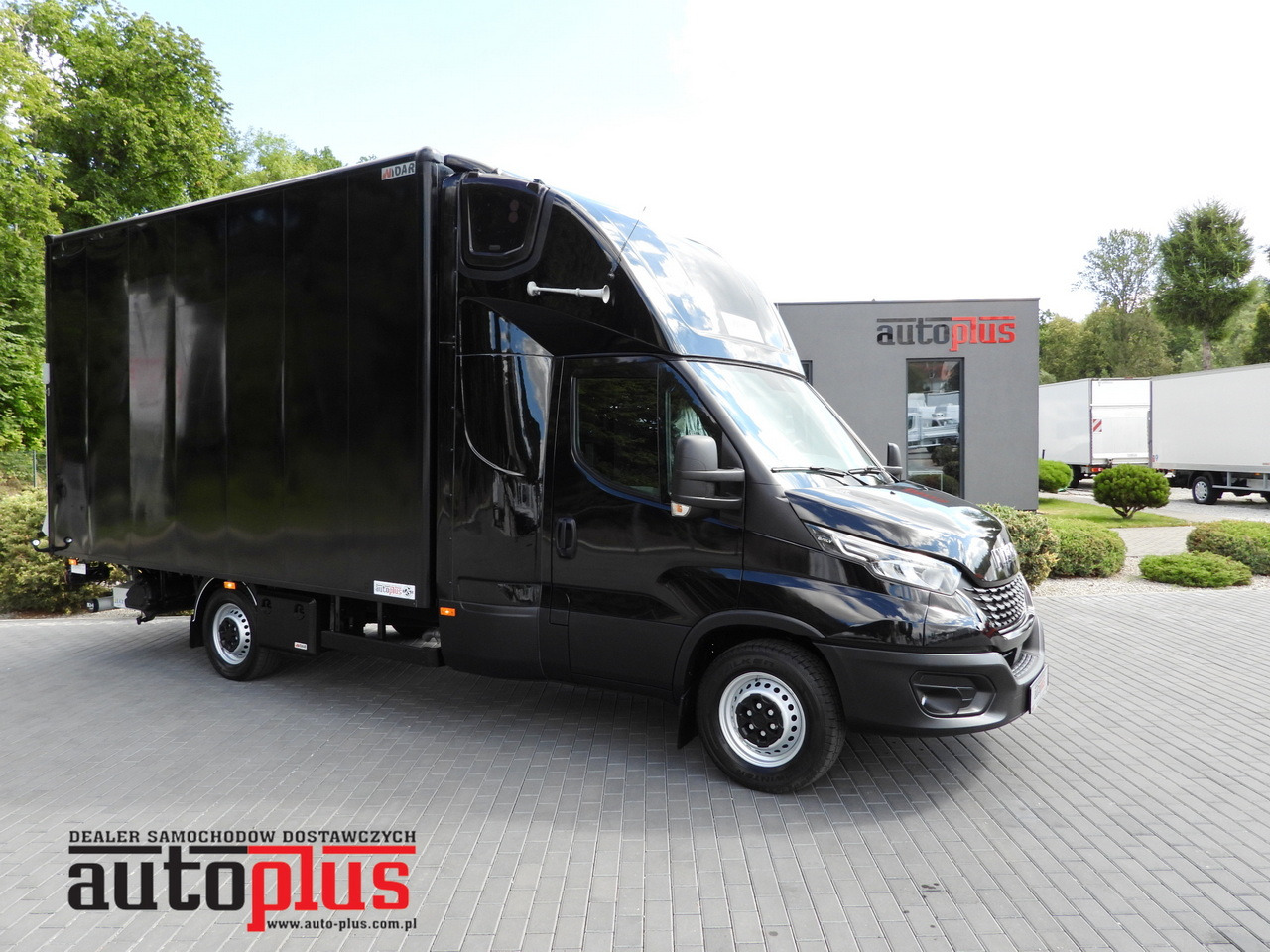IVECO DAILY 35S18 BOX LIFT 8 PALLETS WEBASTO CRUISE CONTROL NAVIGATION LED LIGHTS PNEUMATICS AIR CONDITIONING 180HP - Furgoneta: foto 1 IVECO DAILY 35S18 BOX LIFT 8 PALLETS WEBASTO CRUISE CONTROL NAVIGATION LED LIGHTS PNEUMATICS AIR CONDITIONING 180HP - Furgoneta: foto 1