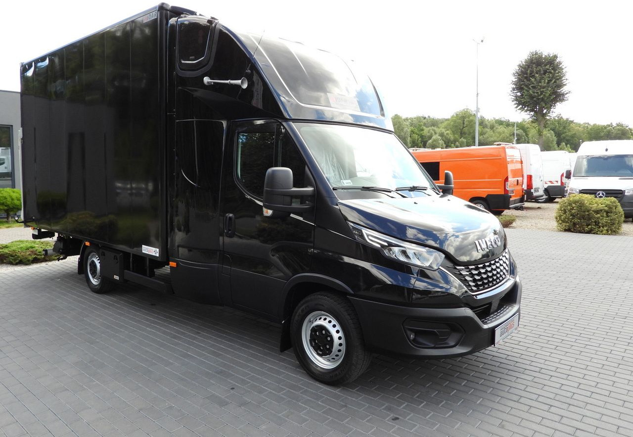 IVECO DAILY 35S18 BOX LIFT 8 PALLETS WEBASTO CRUISE CONTROL NAVIGATION LED LIGHTS PNEUMATICS AIR CONDITIONING 180HP - Furgoneta: foto 4 IVECO DAILY 35S18 BOX LIFT 8 PALLETS WEBASTO CRUISE CONTROL NAVIGATION LED LIGHTS PNEUMATICS AIR CONDITIONING 180HP - Furgoneta: foto 4