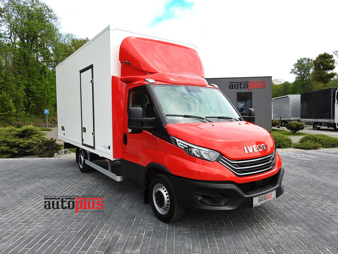 IVECO DAILY 35S18 NEW BOX 10 PALLETS CRUISE CONTROL NAVIGATION AIR CONDITIONING LED LIGHTS GUARANTEE 180HP - Furgoneta: foto 1 IVECO DAILY 35S18 NEW BOX 10 PALLETS CRUISE CONTROL NAVIGATION AIR CONDITIONING LED LIGHTS GUARANTEE 180HP - Furgoneta: foto 1