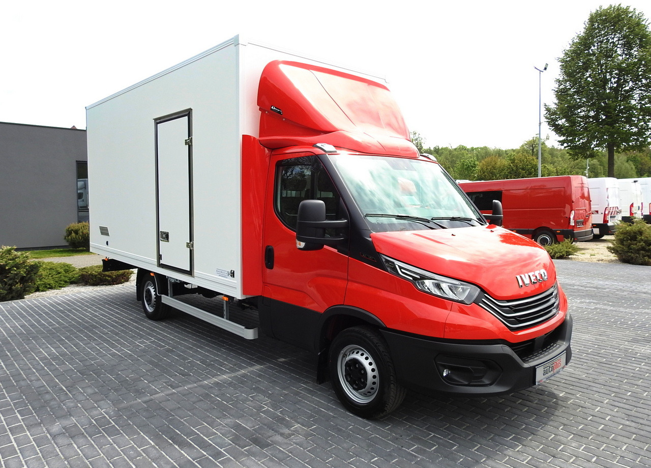 IVECO DAILY 35S18 NEW BOX 10 PALLETS CRUISE CONTROL NAVIGATION AIR CONDITIONING LED LIGHTS GUARANTEE 180HP - Furgoneta: foto 4 IVECO DAILY 35S18 NEW BOX 10 PALLETS CRUISE CONTROL NAVIGATION AIR CONDITIONING LED LIGHTS GUARANTEE 180HP - Furgoneta: foto 4