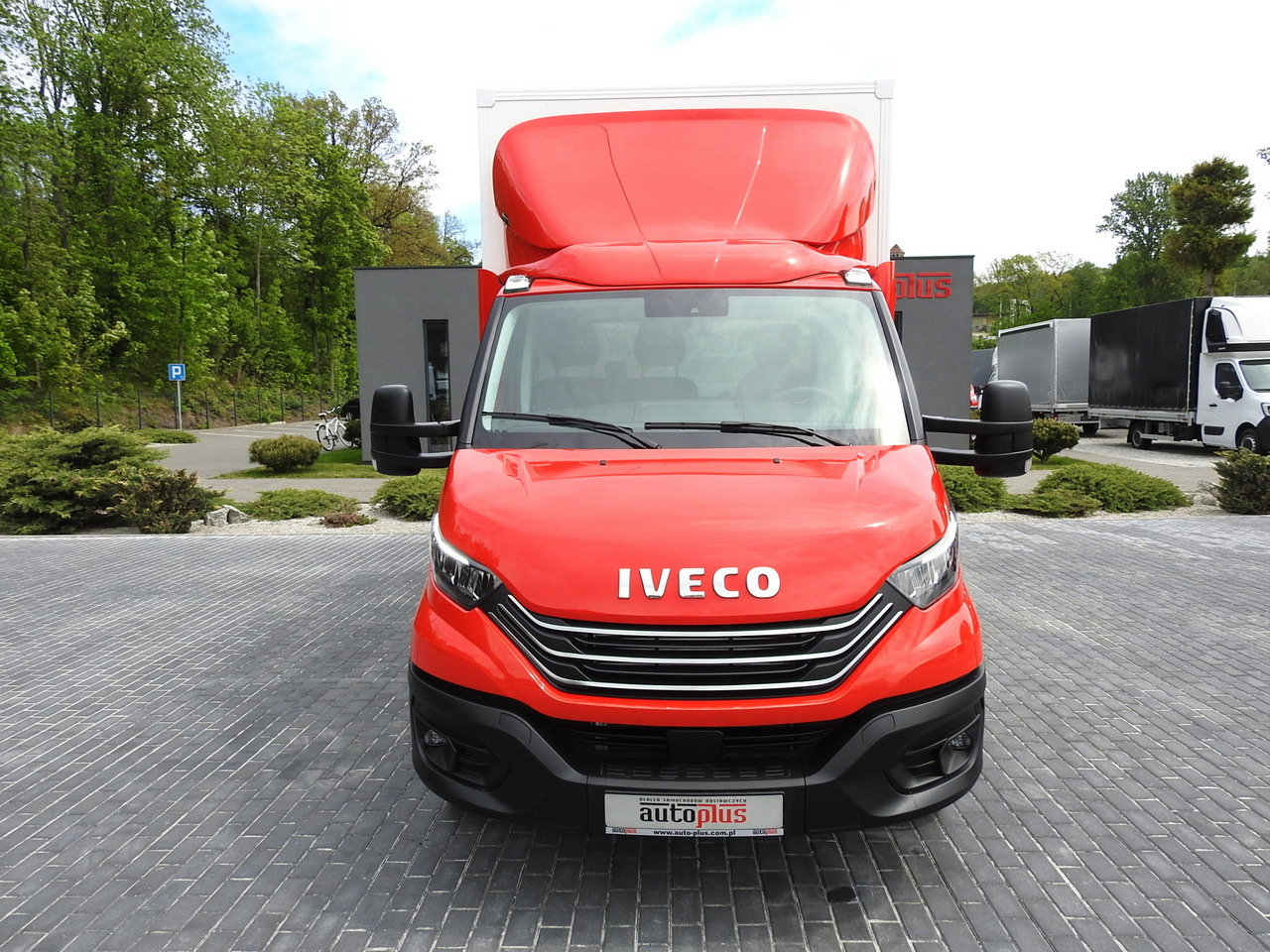 IVECO DAILY 35S18 NEW BOX 10 PALLETS CRUISE CONTROL NAVIGATION AIR CONDITIONING LED LIGHTS GUARANTEE 180HP - Furgoneta: foto 5 IVECO DAILY 35S18 NEW BOX 10 PALLETS CRUISE CONTROL NAVIGATION AIR CONDITIONING LED LIGHTS GUARANTEE 180HP - Furgoneta: foto 5