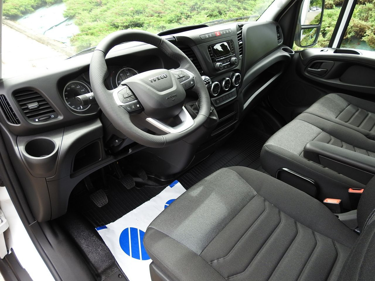 IVECO DAILY 35S18 NEW TARPAULIN WEBASTO CRUISE CONTROL AIR CONDITIONING 180HP - Furgoneta con caja de lona: foto 2 IVECO DAILY 35S18 NEW TARPAULIN WEBASTO CRUISE CONTROL AIR CONDITIONING 180HP - Furgoneta con caja de lona: foto 2