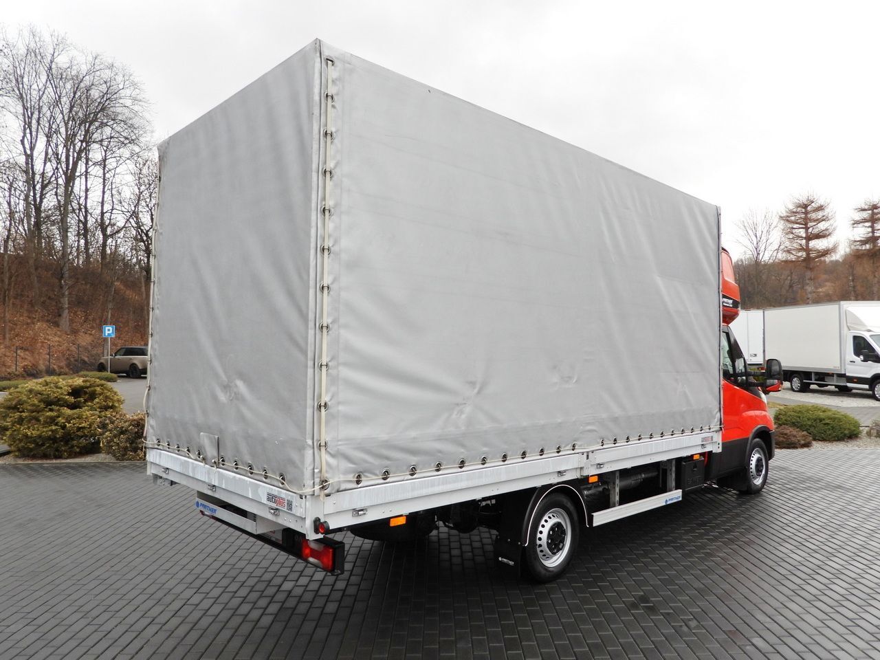 IVECO DAILY 35S18 TARPAULIN 10 PALLETS WEBASTO CRUISE CONTROL LED LIGHTS AIR CONDITIONING 180HP - Furgoneta con caja de lona: foto 3 IVECO DAILY 35S18 TARPAULIN 10 PALLETS WEBASTO CRUISE CONTROL LED LIGHTS AIR CONDITIONING 180HP - Furgoneta con caja de lona: foto 3