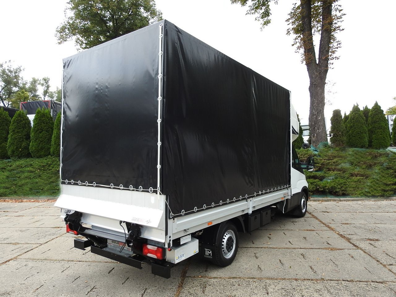 IVECO DAILY 35S18 TARPAULIN LIFT 8 PALLETS CRUISE CONTROL AIR CONDITIONING 180HP - Furgoneta con caja de lona: foto 3 IVECO DAILY 35S18 TARPAULIN LIFT 8 PALLETS CRUISE CONTROL AIR CONDITIONING 180HP - Furgoneta con caja de lona: foto 3