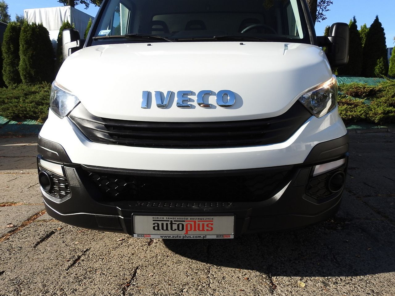 IVECO DAILY 35S18 TARPAULIN LIFT 8 PALLETS CRUISE CONTROL AIR CONDITIONING 180HP - Furgoneta con caja de lona: foto 5 IVECO DAILY 35S18 TARPAULIN LIFT 8 PALLETS CRUISE CONTROL AIR CONDITIONING 180HP - Furgoneta con caja de lona: foto 5