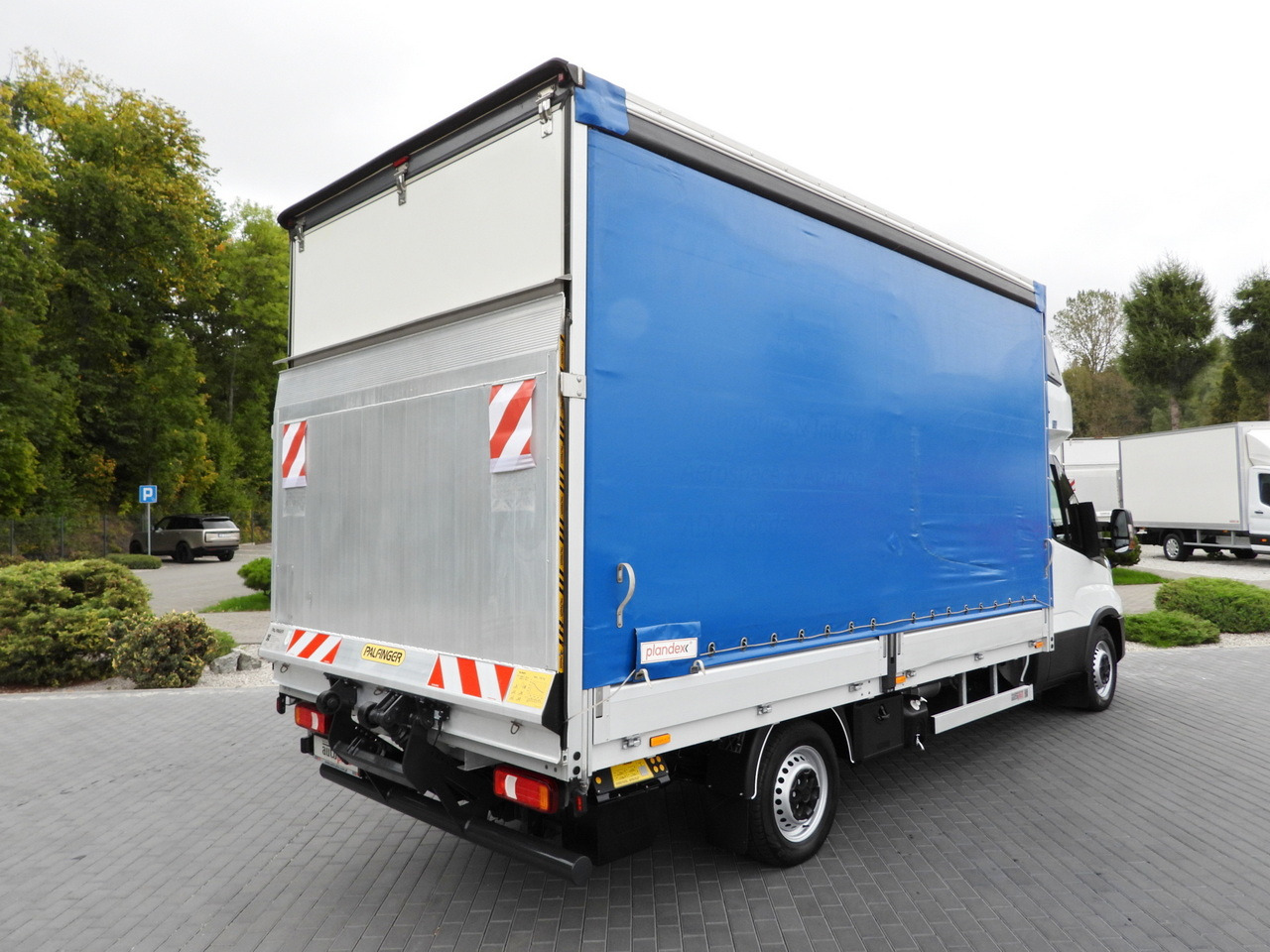 IVECO DAILY 35S18 TARPAULIN LIFT 8 PALLETS WEBASTO CRUISE CONTROL LED LIGHTS AIR CONDITIONING 180HP - Furgoneta con caja de lona: foto 3 IVECO DAILY 35S18 TARPAULIN LIFT 8 PALLETS WEBASTO CRUISE CONTROL LED LIGHTS AIR CONDITIONING 180HP - Furgoneta con caja de lona: foto 3