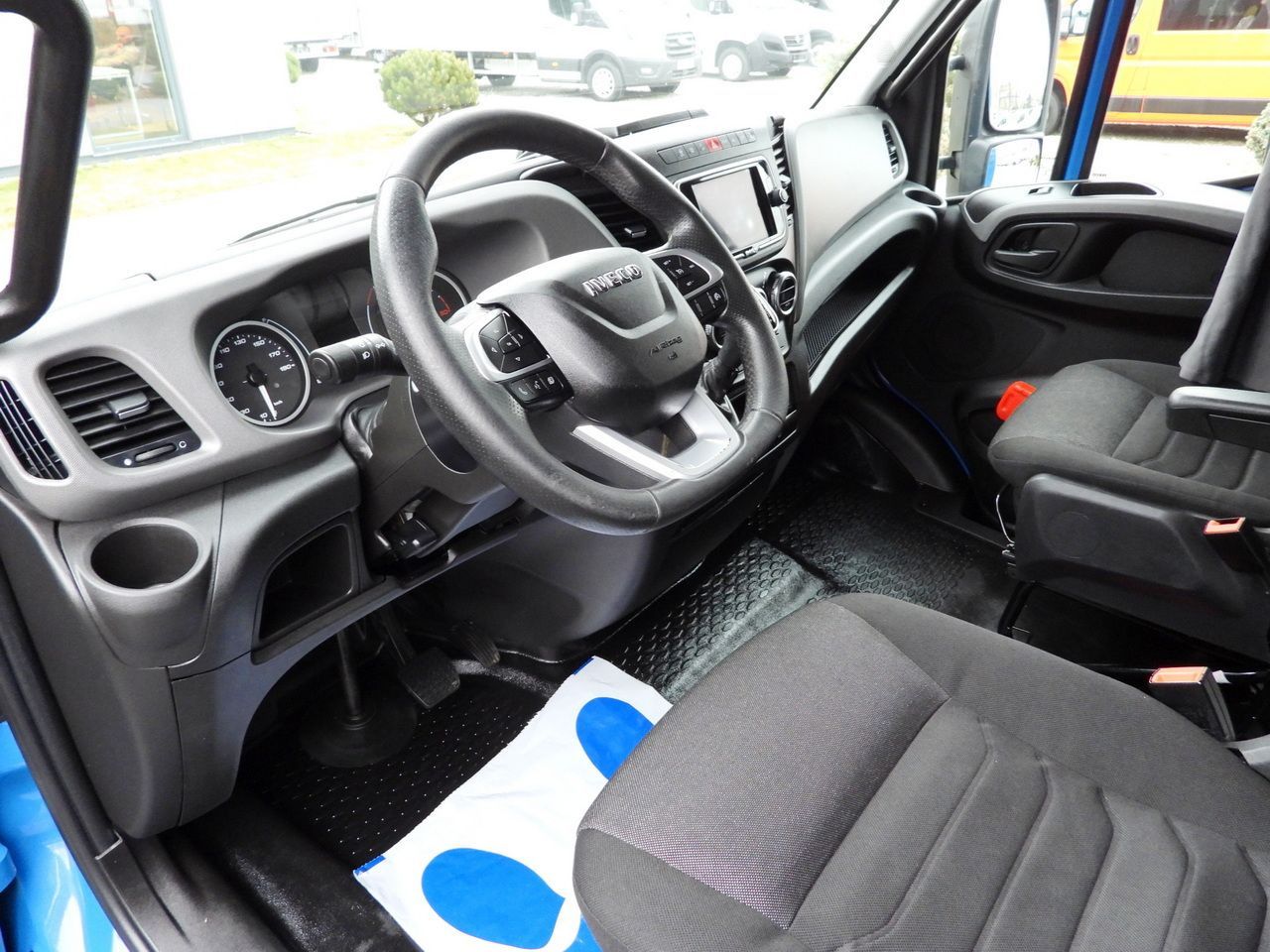 IVECO DAILY 35S21 TARPAULIN 10 PALLETS WEBASTO CRUISE CONTROL NAVIGATION LED LIGHTS AUTOMATIC TRANSMISSION HI-MATIC AIR CONDITIONING 210HP - Furgoneta con caja de lona: foto 2 IVECO DAILY 35S21 TARPAULIN 10 PALLETS WEBASTO CRUISE CONTROL NAVIGATION LED LIGHTS AUTOMATIC TRANSMISSION HI-MATIC AIR CONDITIONING 210HP - Furgoneta con caja de lona: foto 2