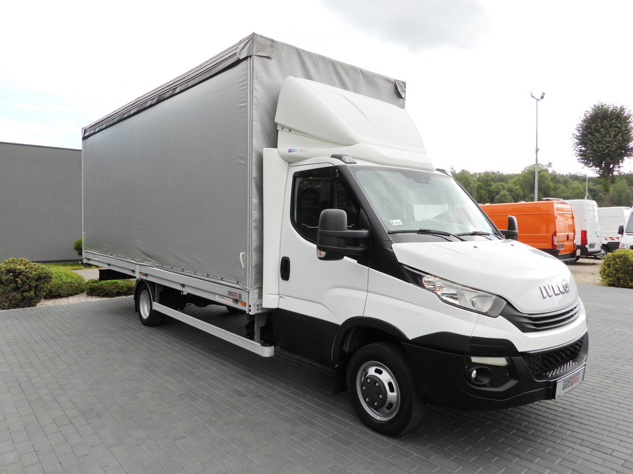 IVECO DAILY 50C15 TARPAULIN 12 PALLETS CRUISE CONTROL TWIN WHEELS AIR CONDITIONING  150HP - Furgoneta con caja de lona: foto 4 IVECO DAILY 50C15 TARPAULIN 12 PALLETS CRUISE CONTROL TWIN WHEELS AIR CONDITIONING  150HP - Furgoneta con caja de lona: foto 4
