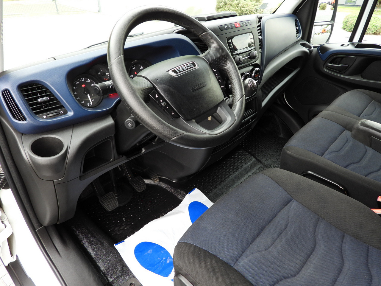 IVECO DAILY 50C15 TARPAULIN 12 PALLETS CRUISE CONTROL TWIN WHEELS AIR CONDITIONING  150HP - Furgoneta con caja de lona: foto 2 IVECO DAILY 50C15 TARPAULIN 12 PALLETS CRUISE CONTROL TWIN WHEELS AIR CONDITIONING  150HP - Furgoneta con caja de lona: foto 2